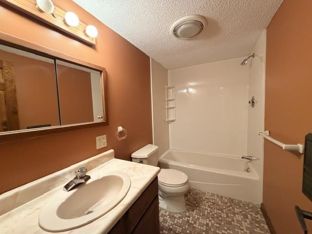12 Olive Meadow Ln, Dover, NH 03820
