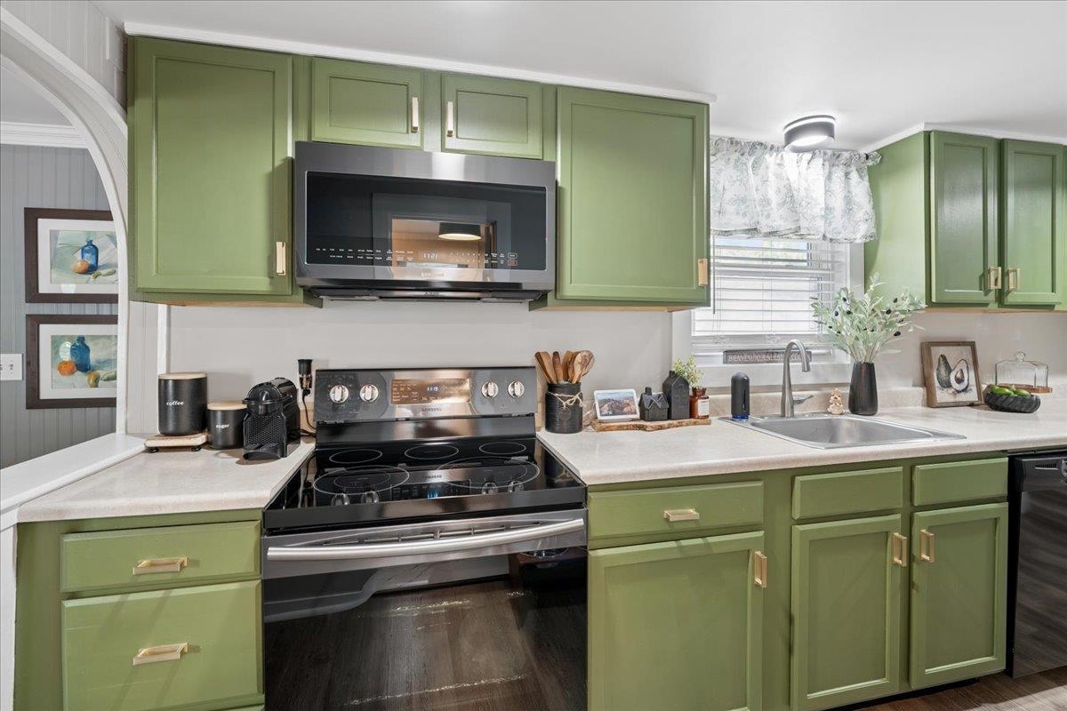 43 Elkins St, Franklin, NH 03235