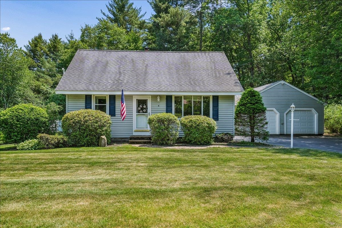 4 Gosselin Ave, Hooksett, NH 03106