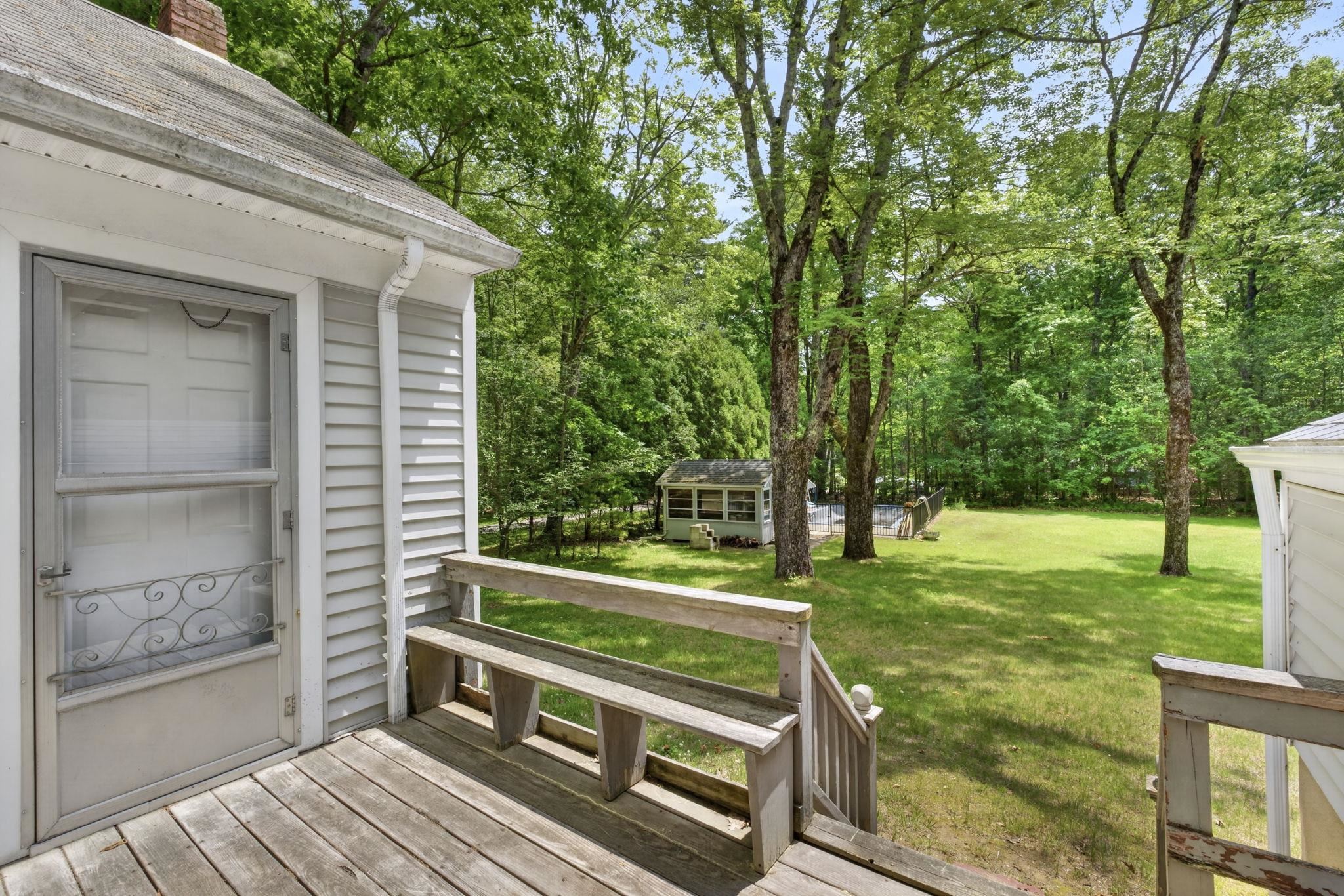 42 Oak St, Rochester, NH 03839