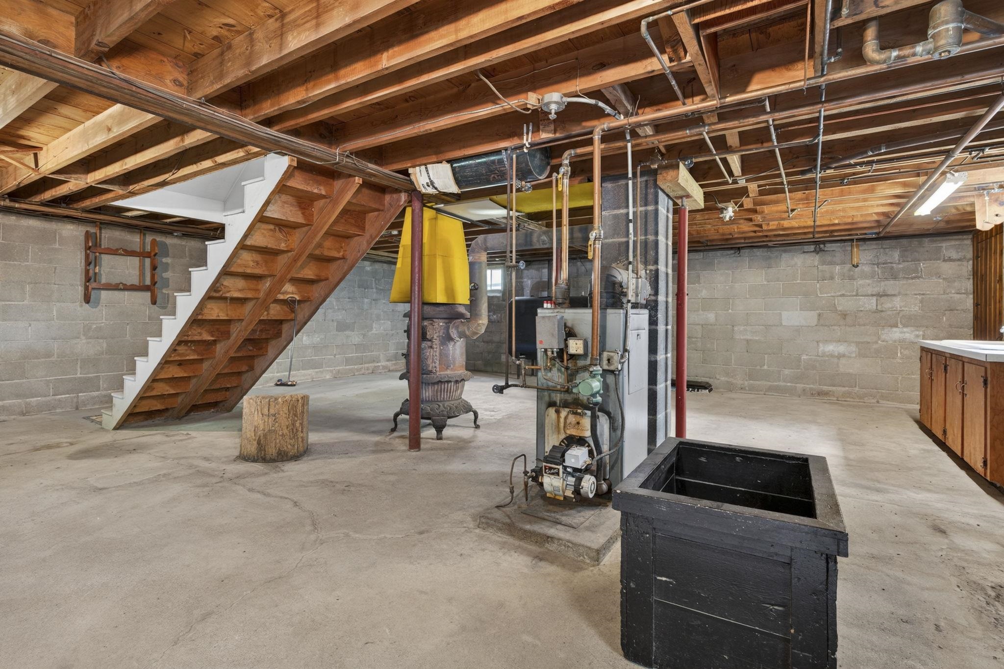 42 Oak St, Rochester, NH 03839