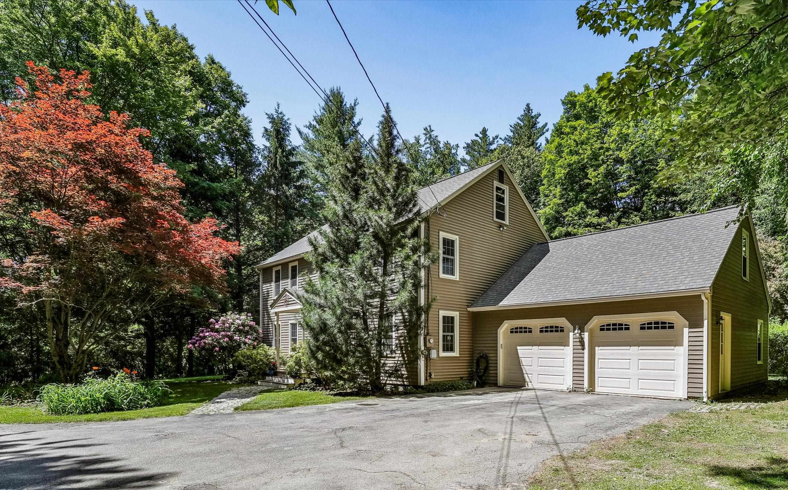 17 Candlewood Dr, Amherst, NH 03031