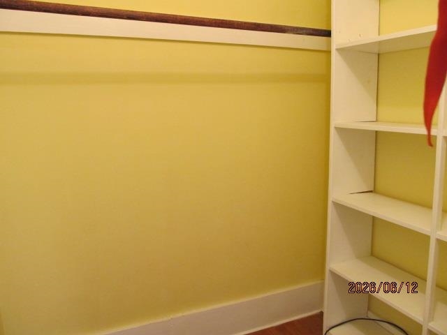2nd Bedroom Closet 25524597