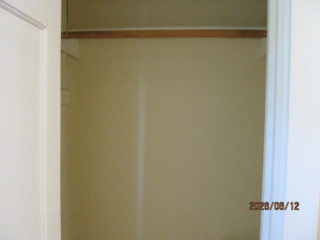 Entry Closet 25524598