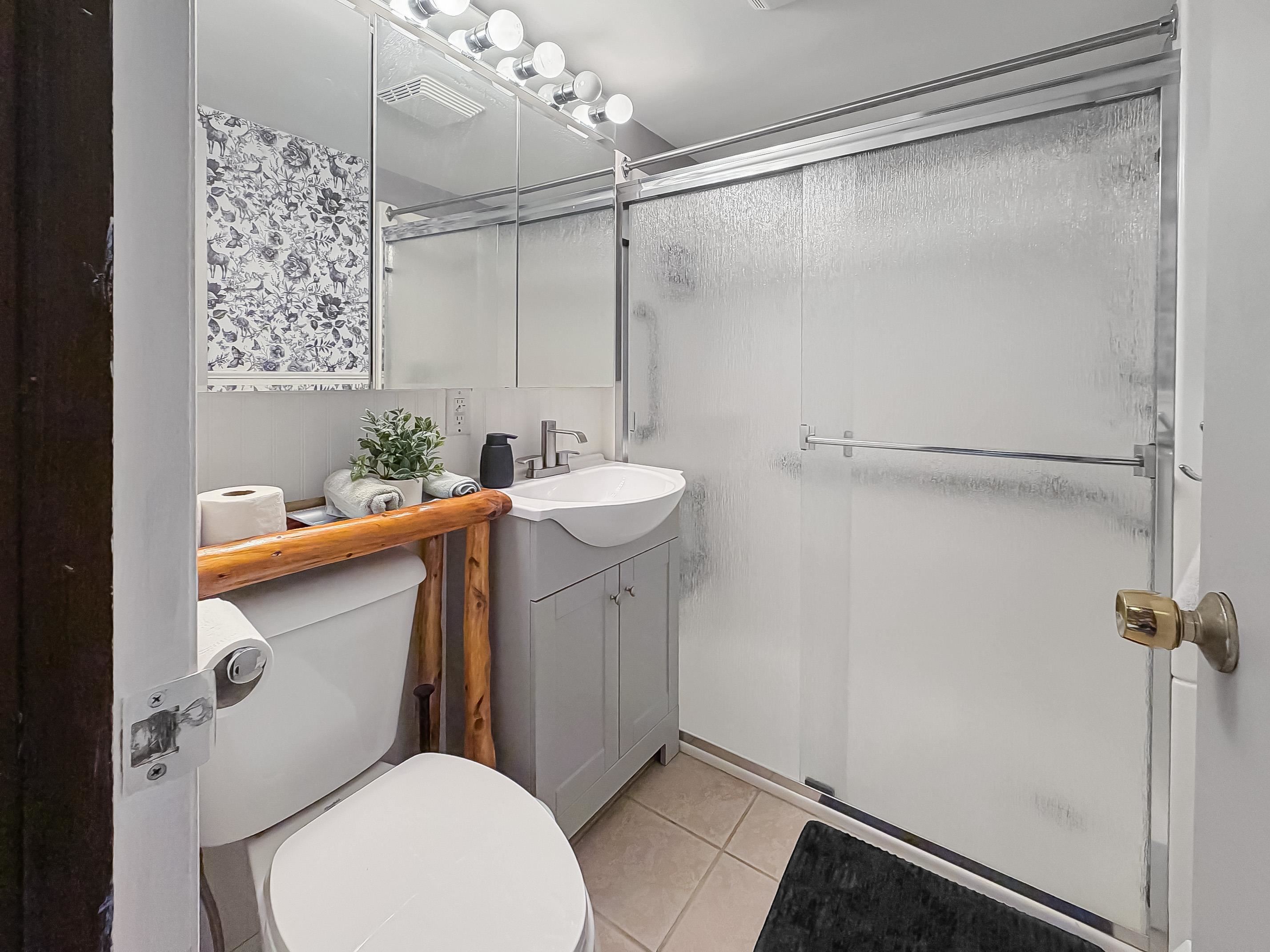 207 Lakeside Dr, Haverhill, NH 03785