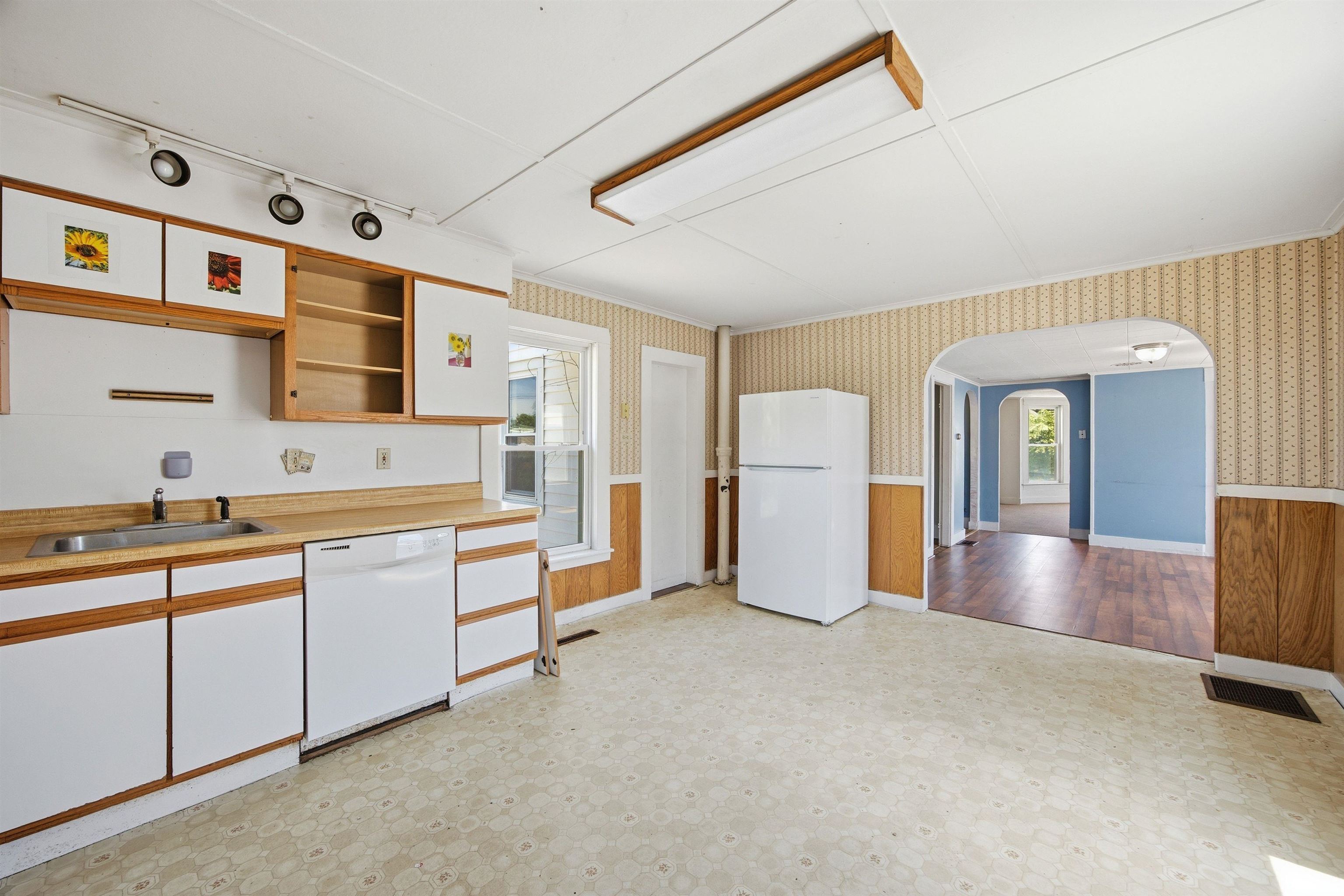 191 Court St, Laconia, NH 03246