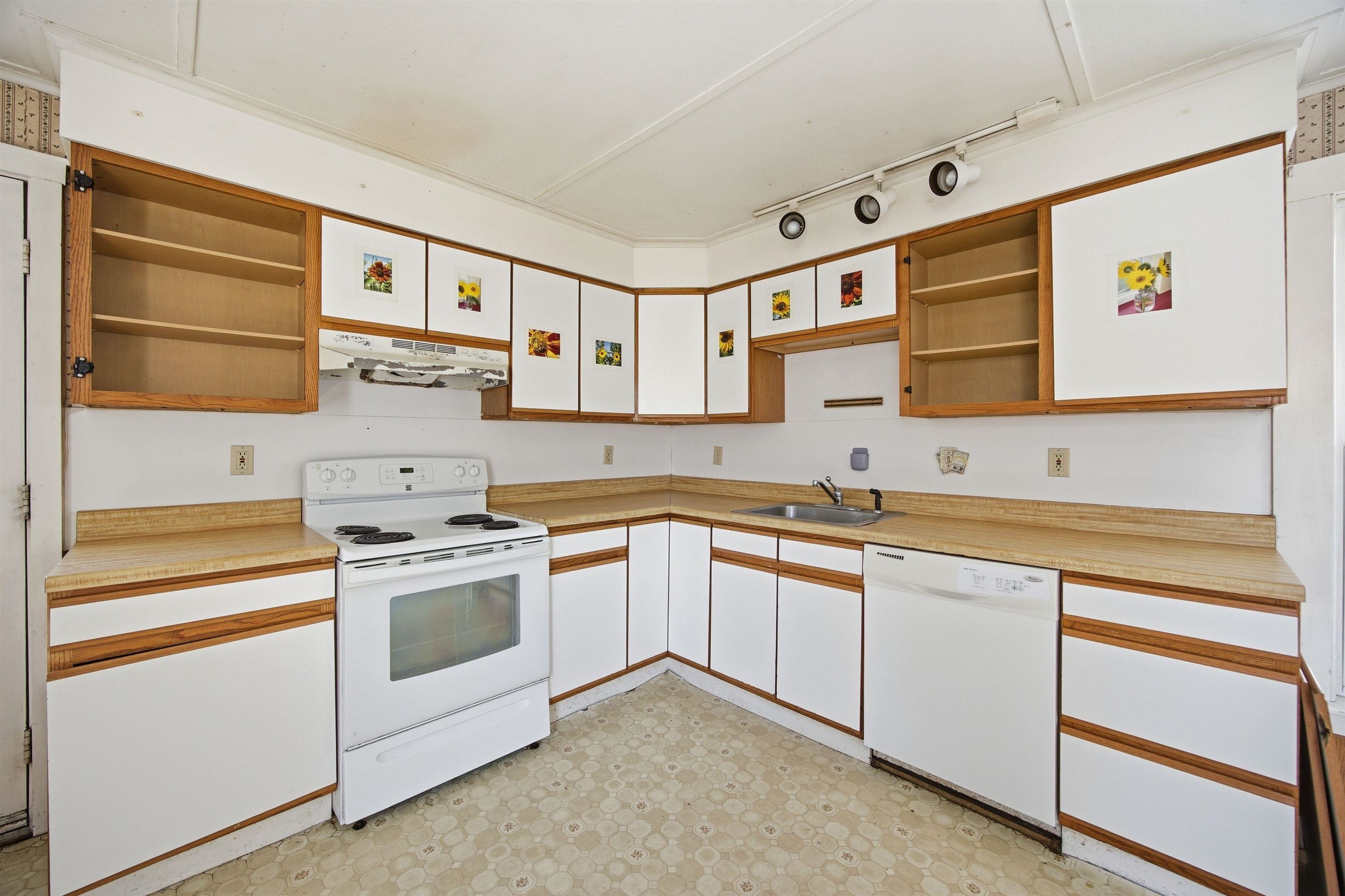 191 Court St, Laconia, NH 03246