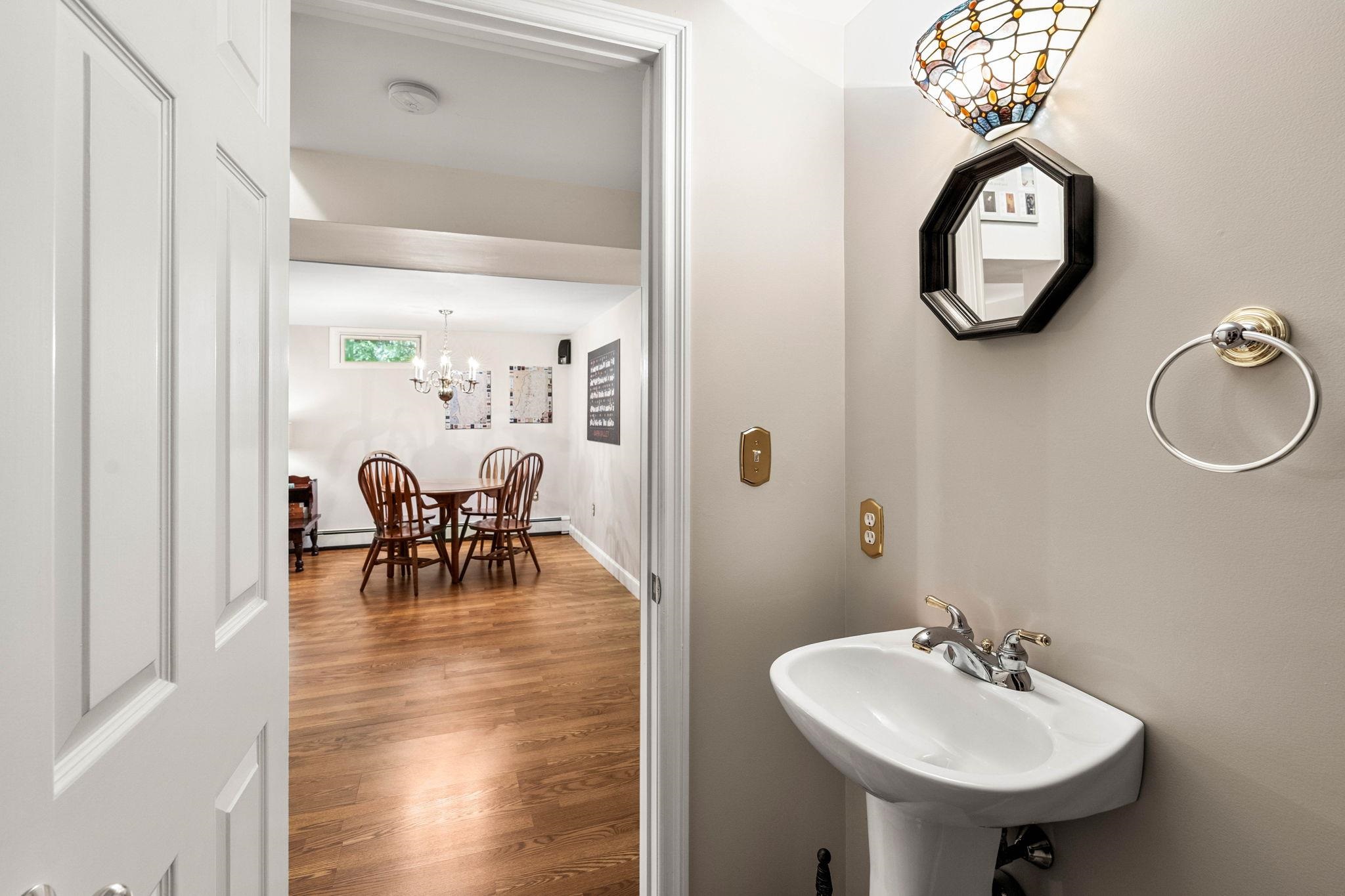 30 Gale Rd, Hampton, NH 03842