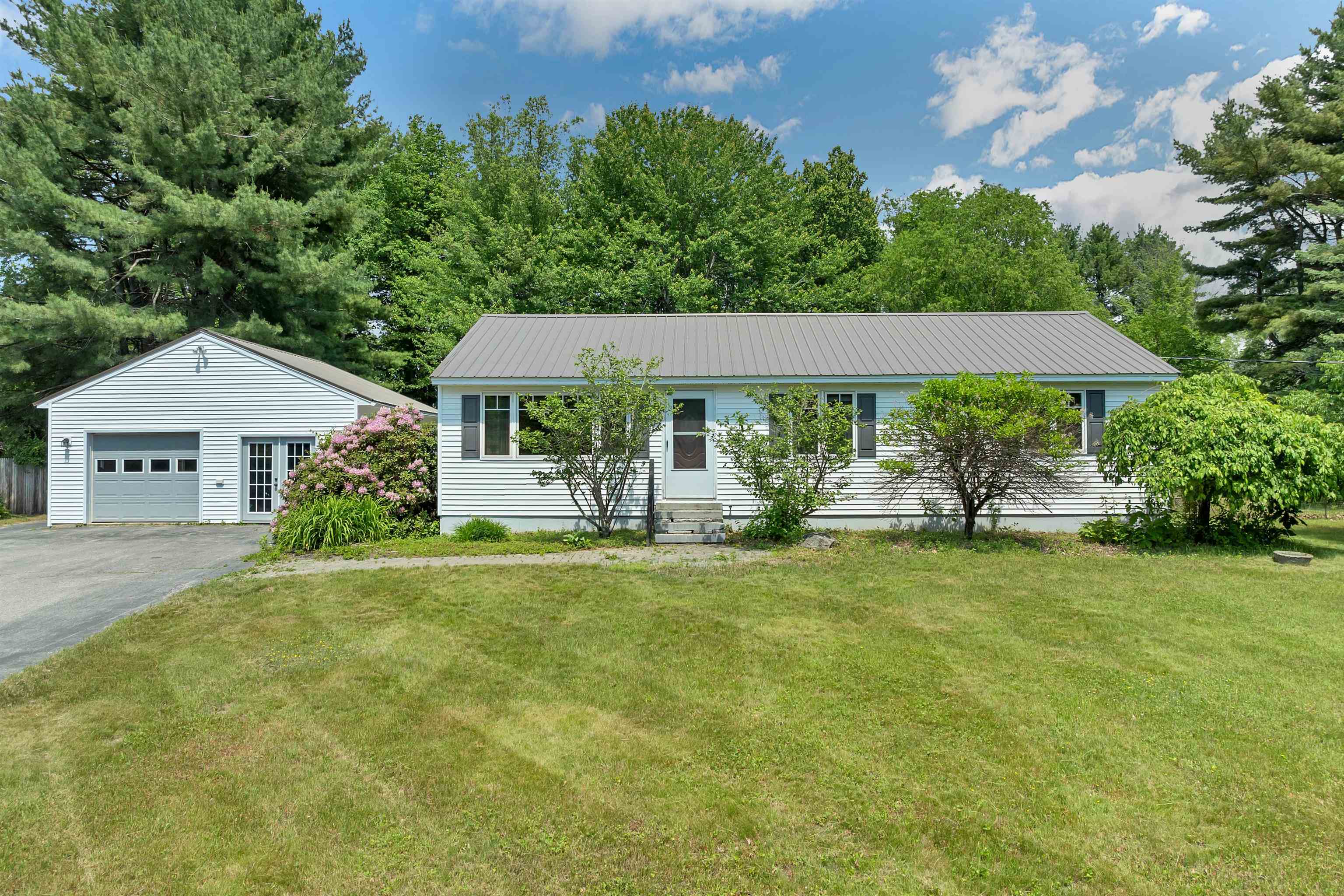 4 Anagance Ln, Wolfeboro, NH 03894