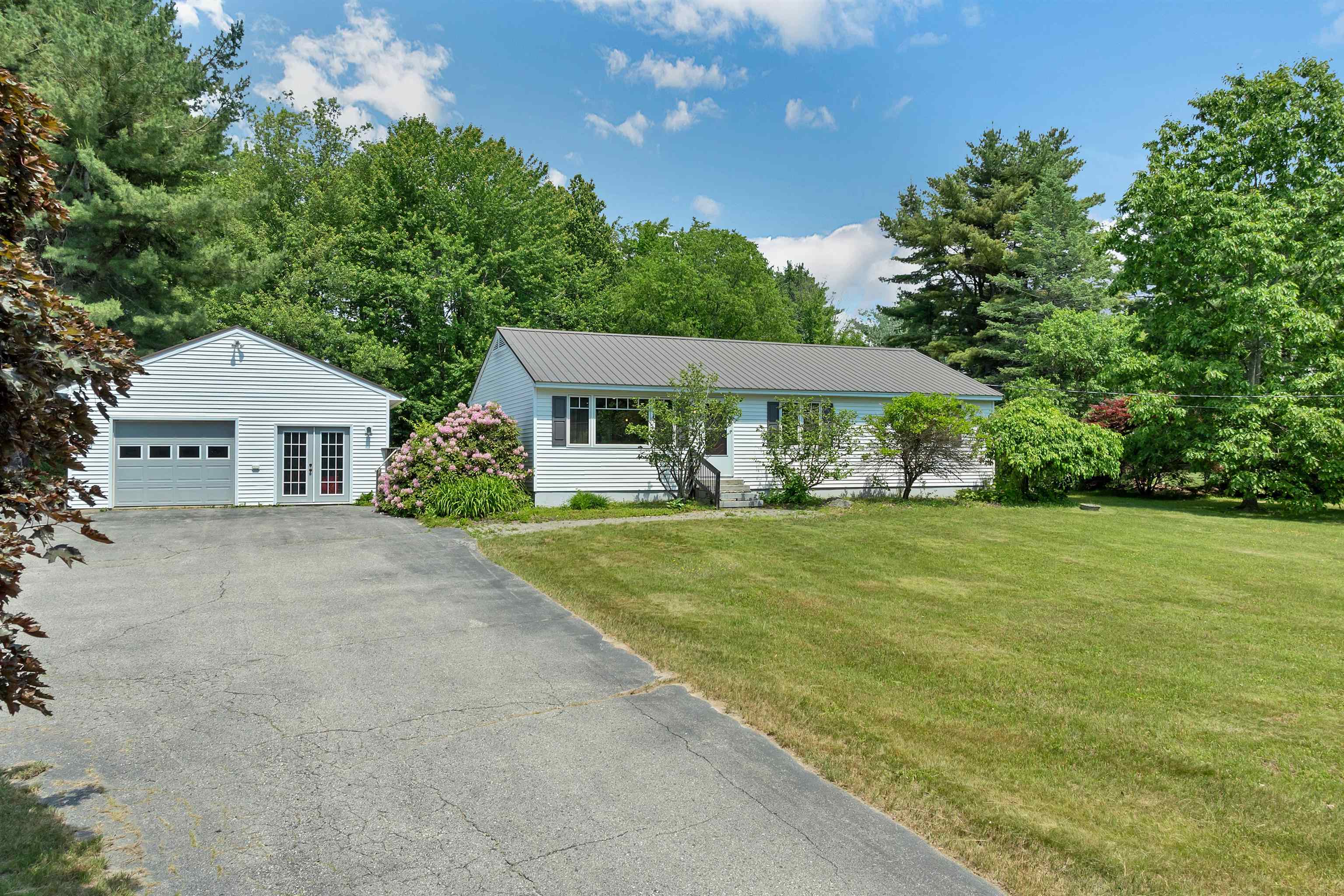4 Anagance Ln, Wolfeboro, NH 03894