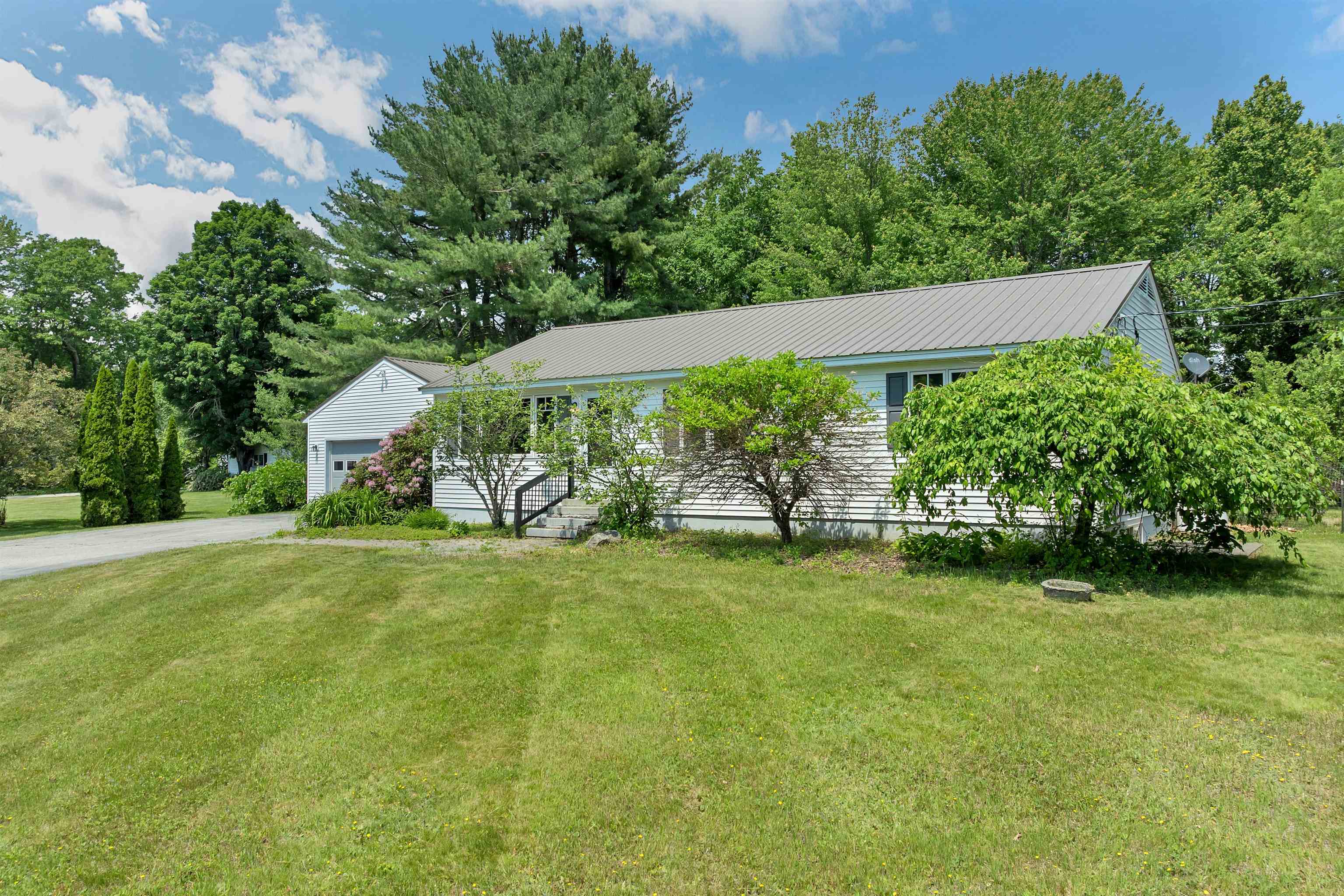 4 Anagance Ln, Wolfeboro, NH 03894