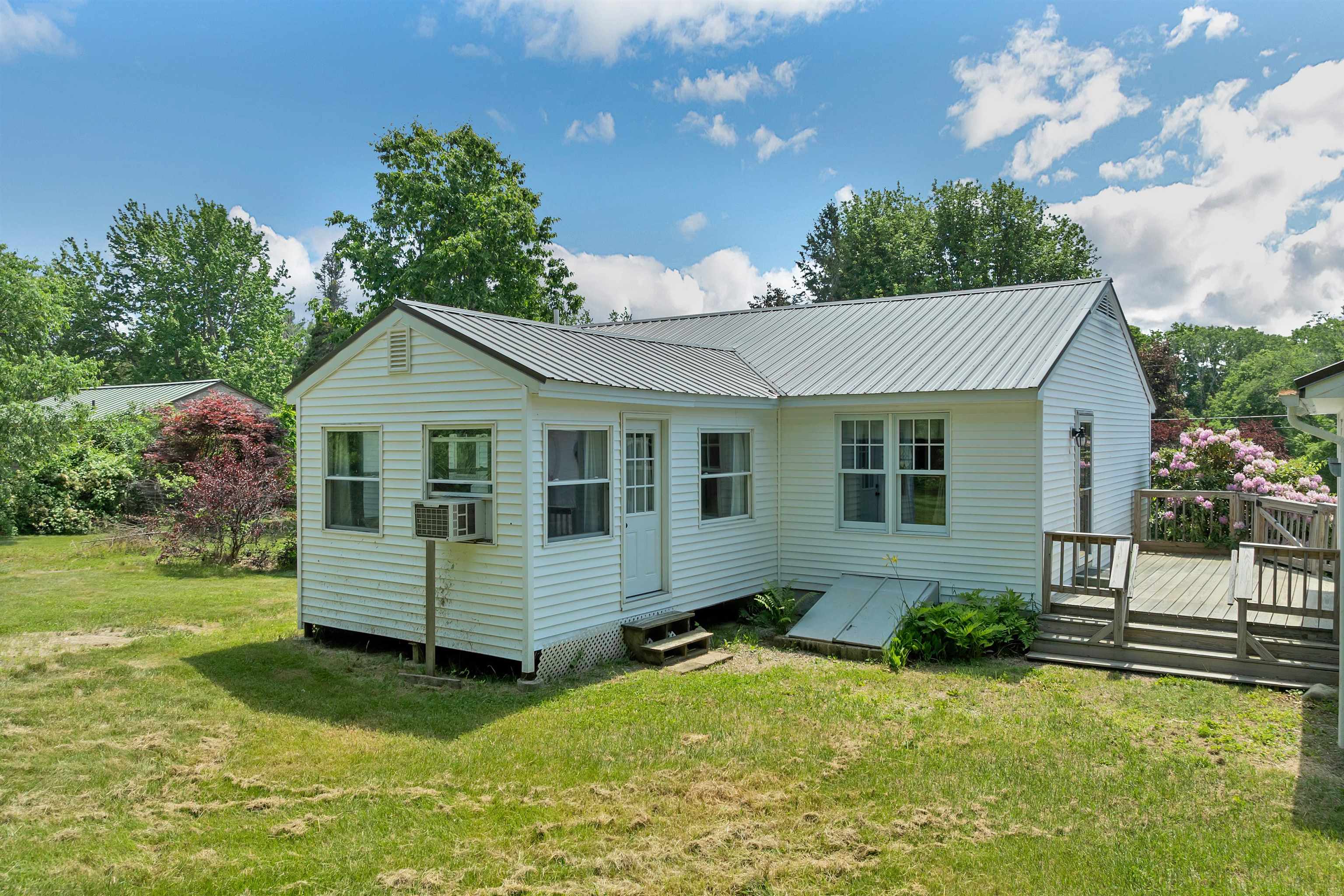 4 Anagance Ln, Wolfeboro, NH 03894