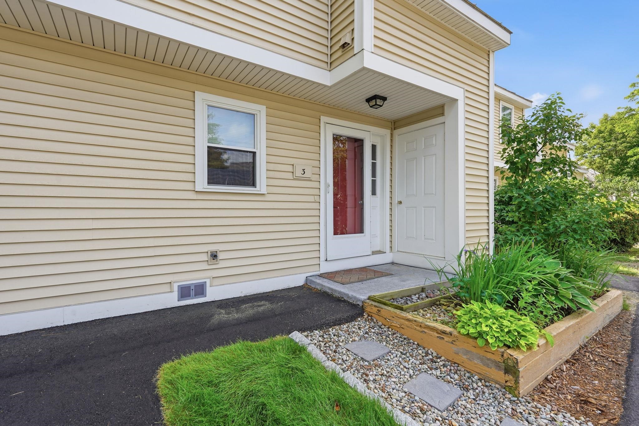 3 Bluffs Dr, Concord, NH 03303