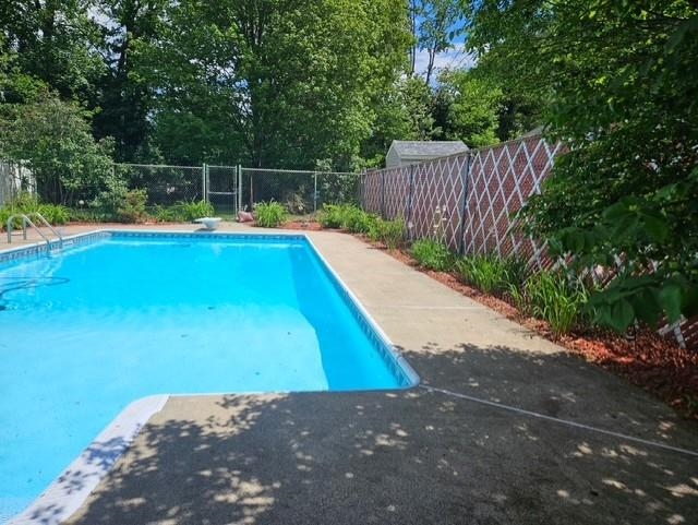 68 Robinson Rd, Nashua, NH 03060