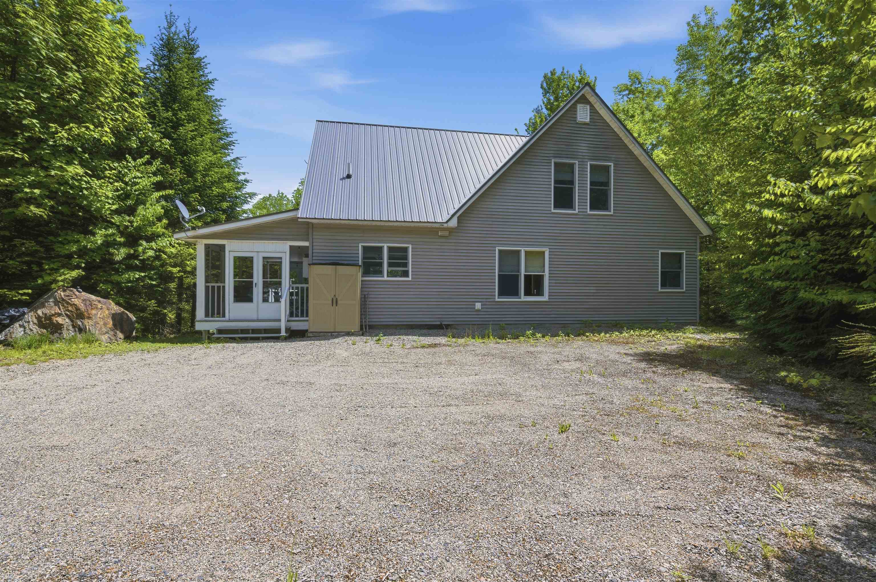 299 Cloutier Dr, Stark, NH 03582