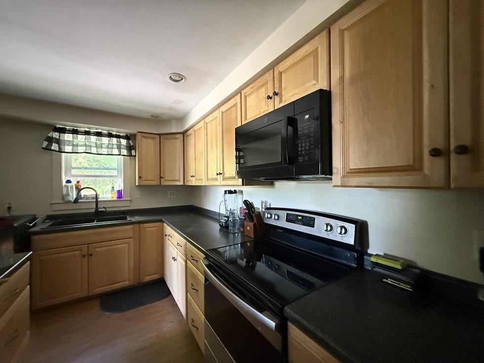309 Bradford Rd, Newport, NH 03773