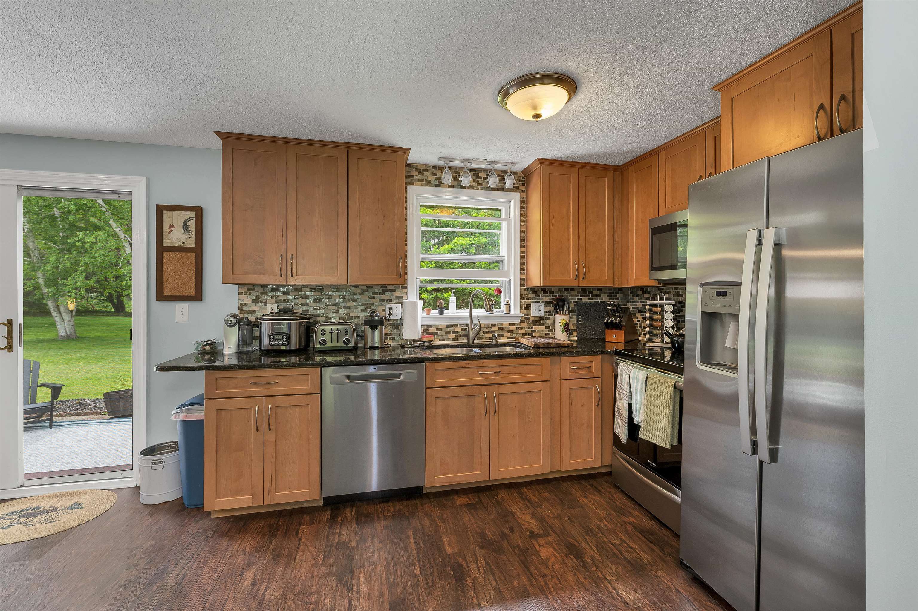 8 Toftree Ln, Dover, NH 03820