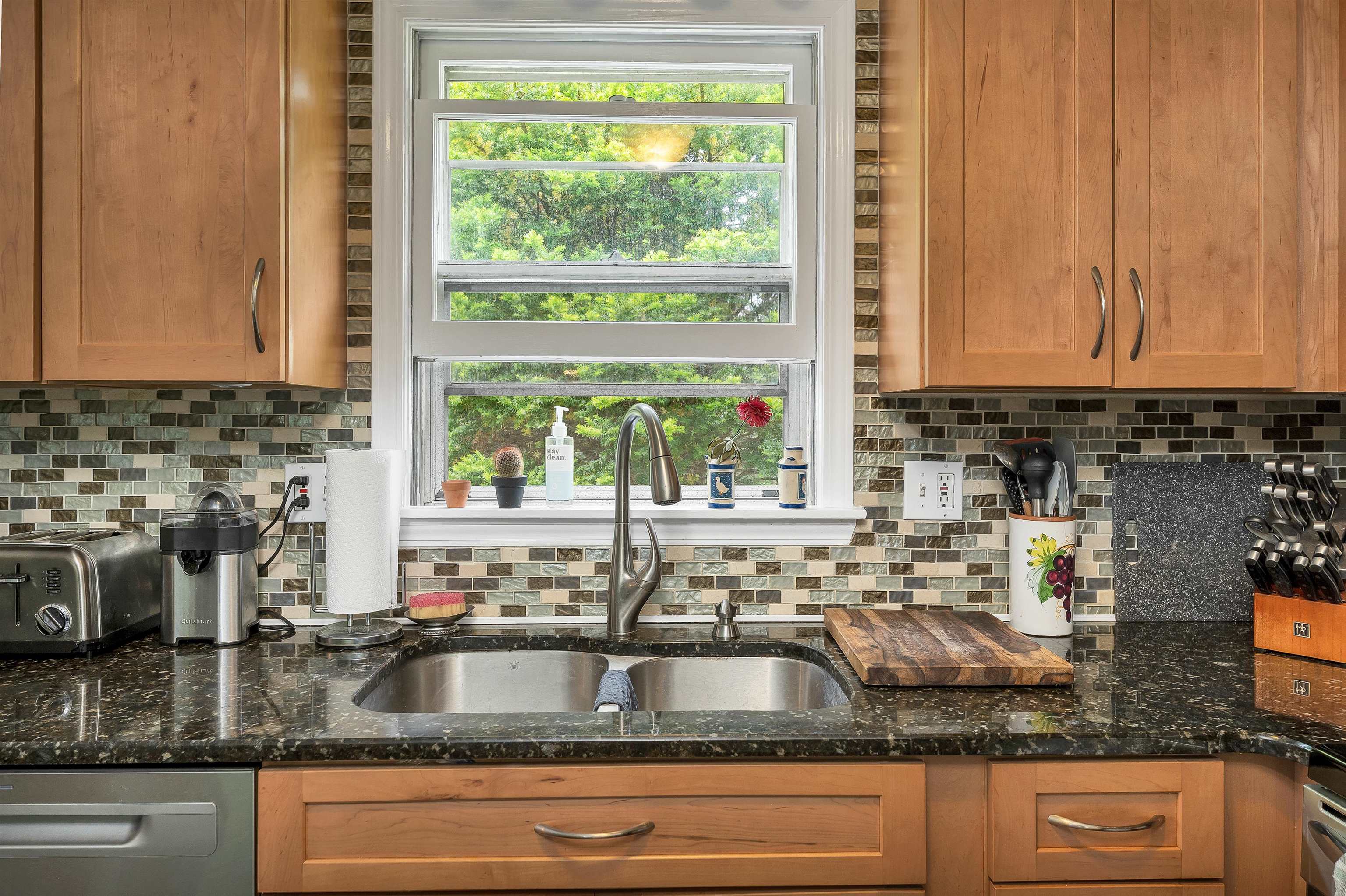 8 Toftree Ln, Dover, NH 03820