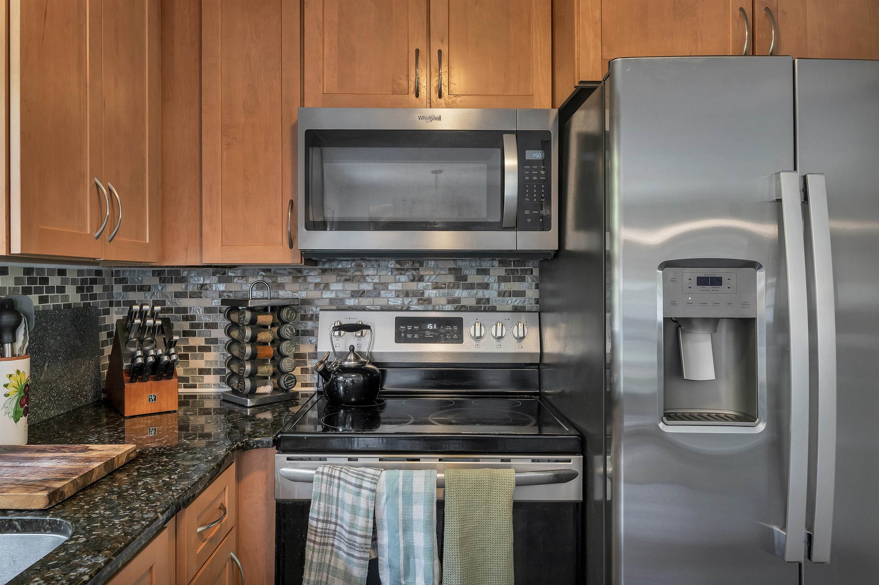 8 Toftree Ln, Dover, NH 03820