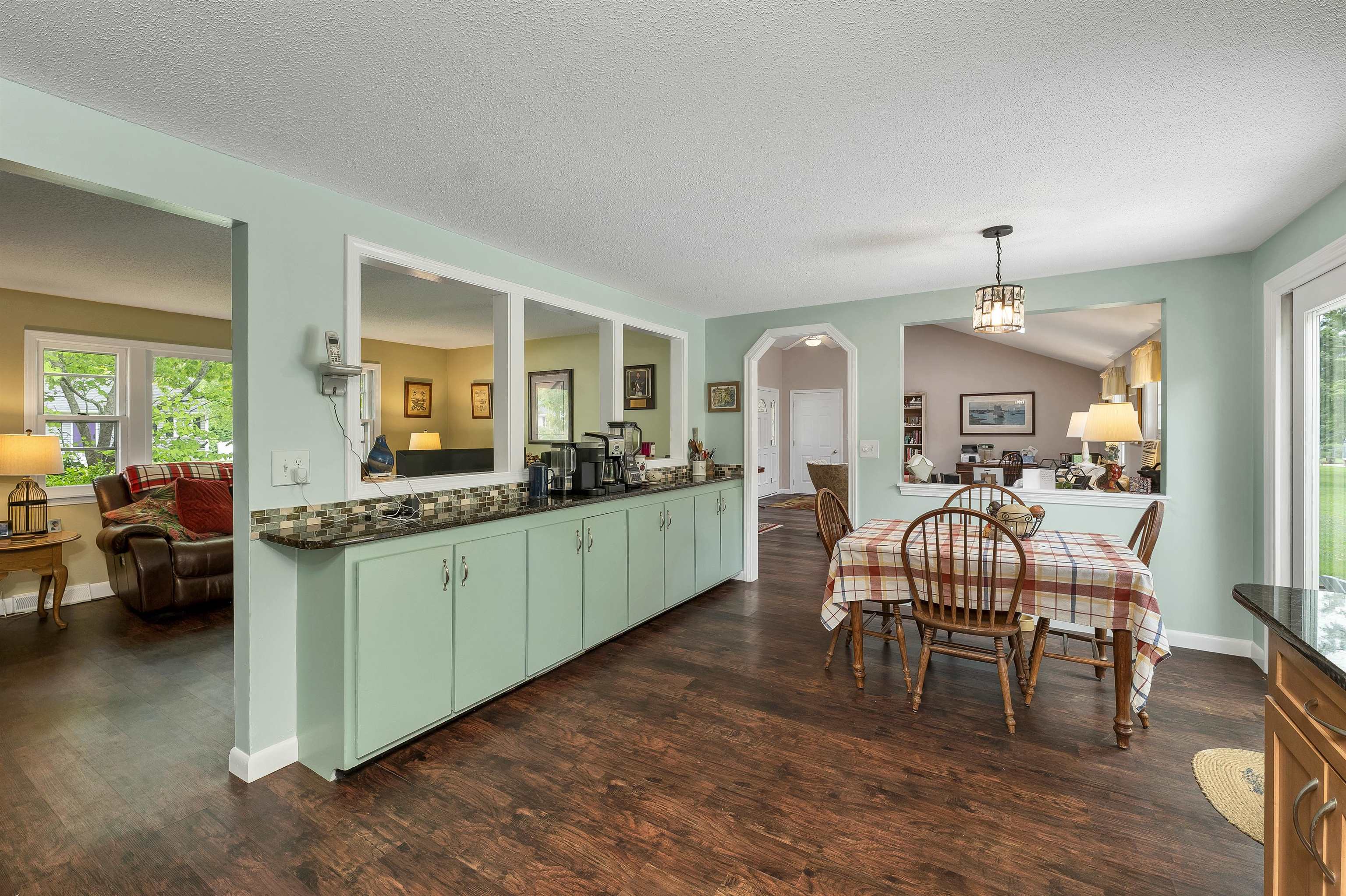 8 Toftree Ln, Dover, NH 03820