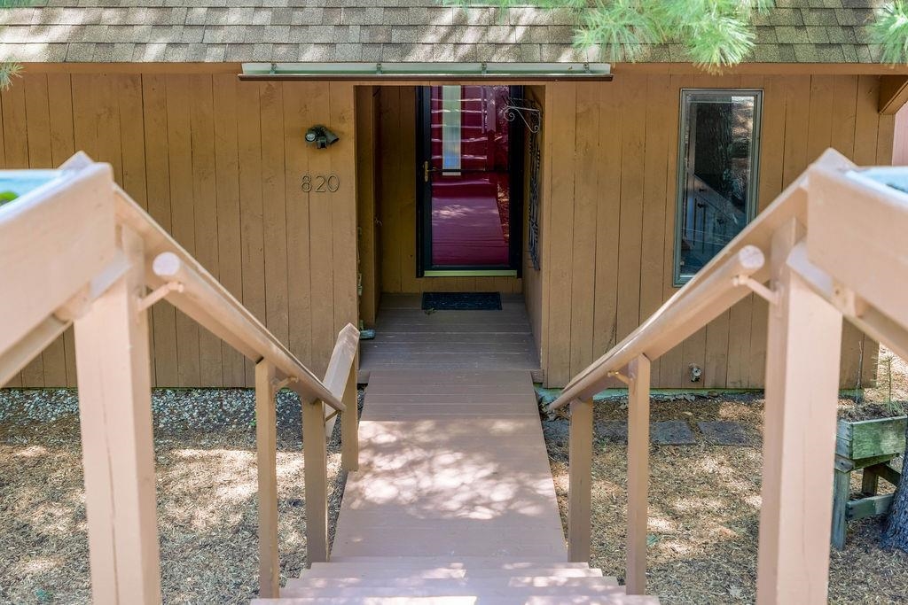820 Covered Bridge Ln, Grantham, NH 03753