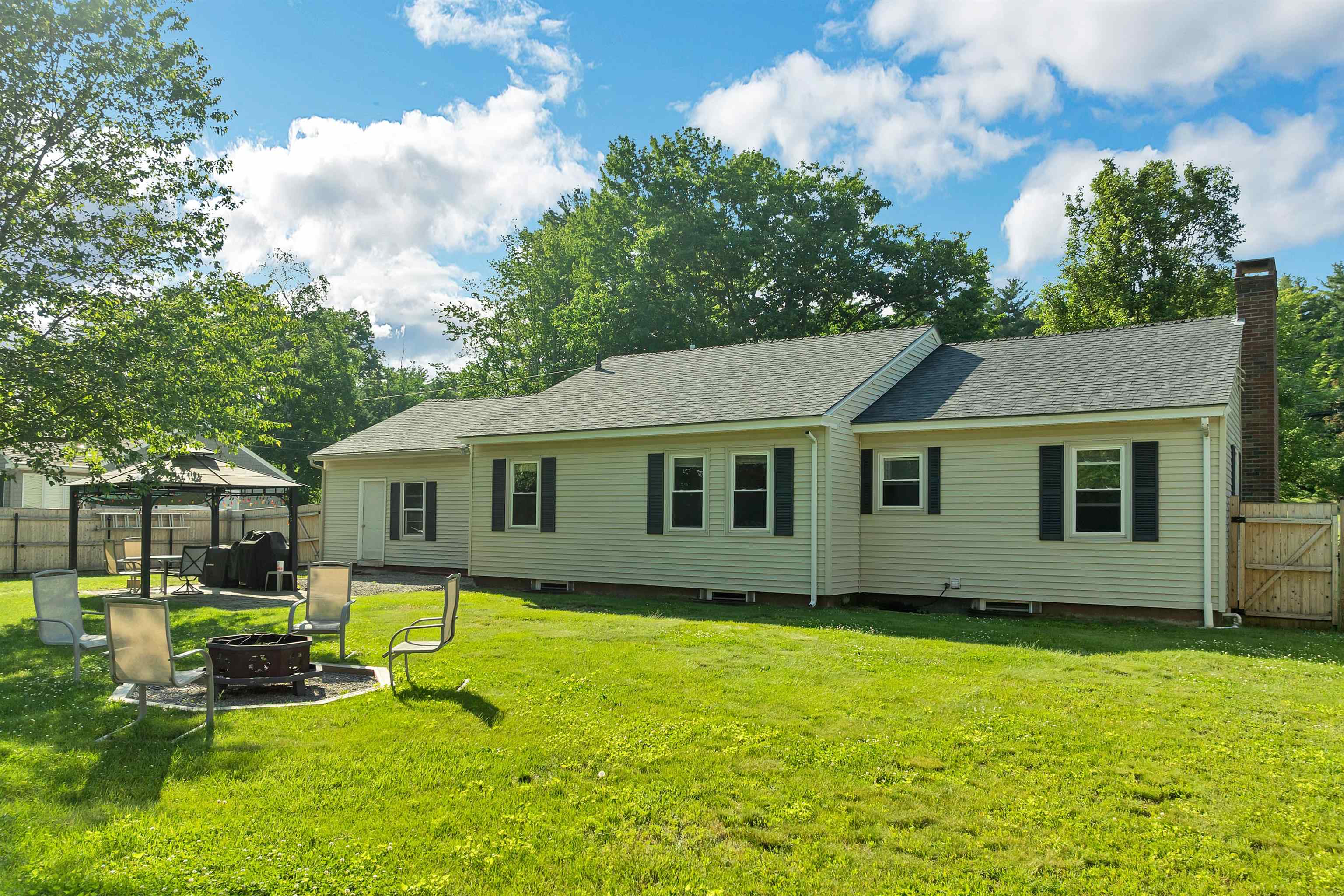 125 Woodland Ave, Gilford, NH 03249