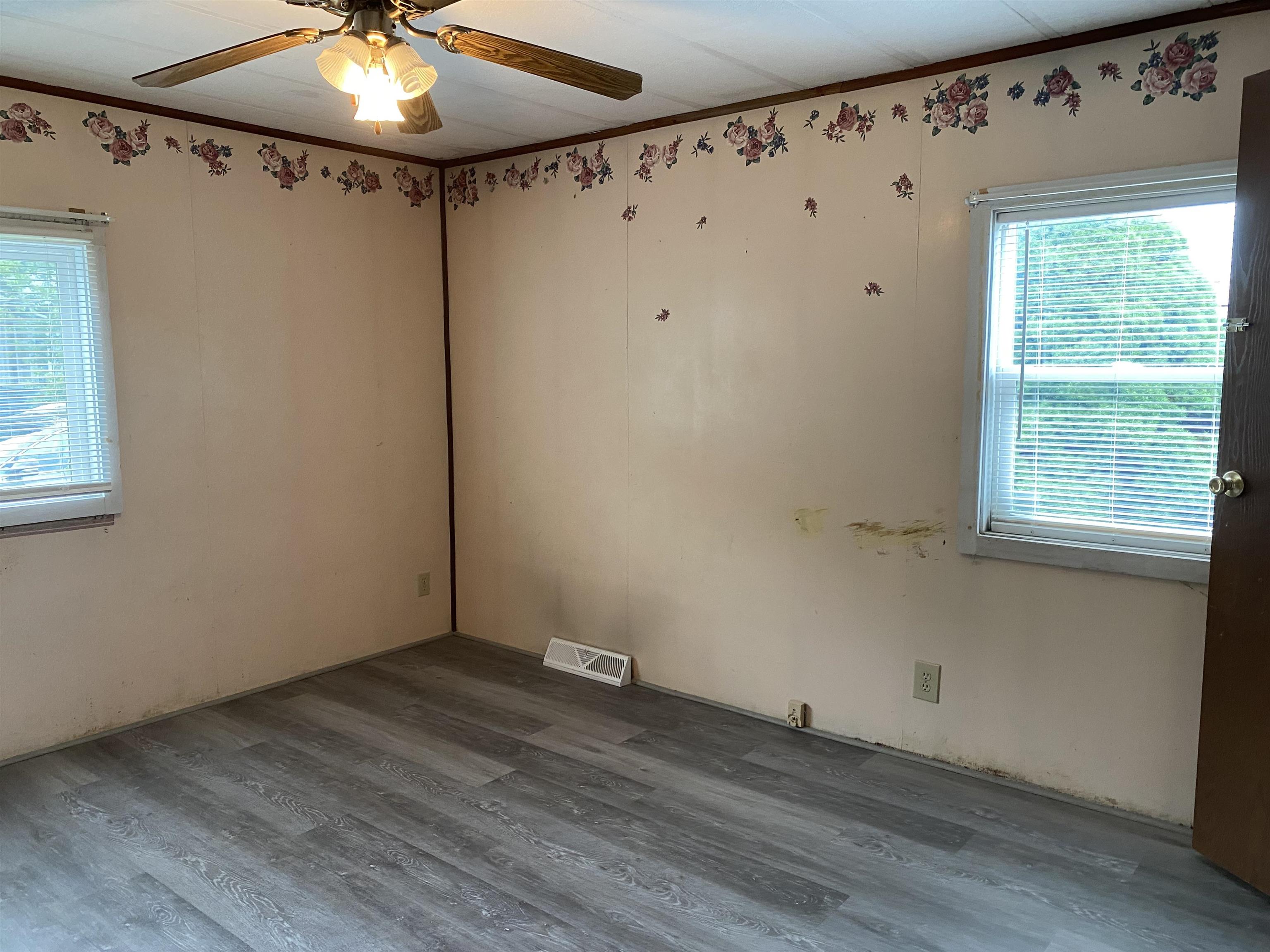 96 Whippoorwill St, Seabrook, NH 03874