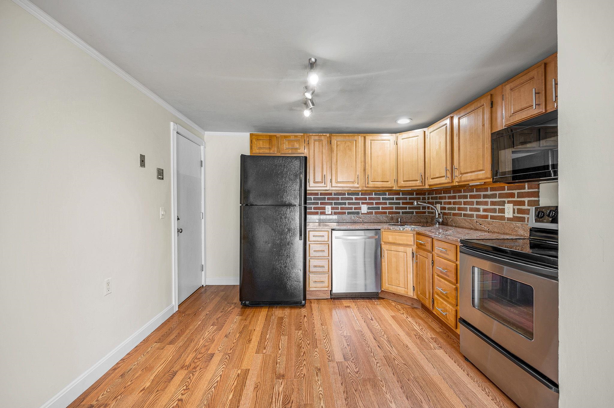 95 East Broadway St #10, Derry, NH 03038