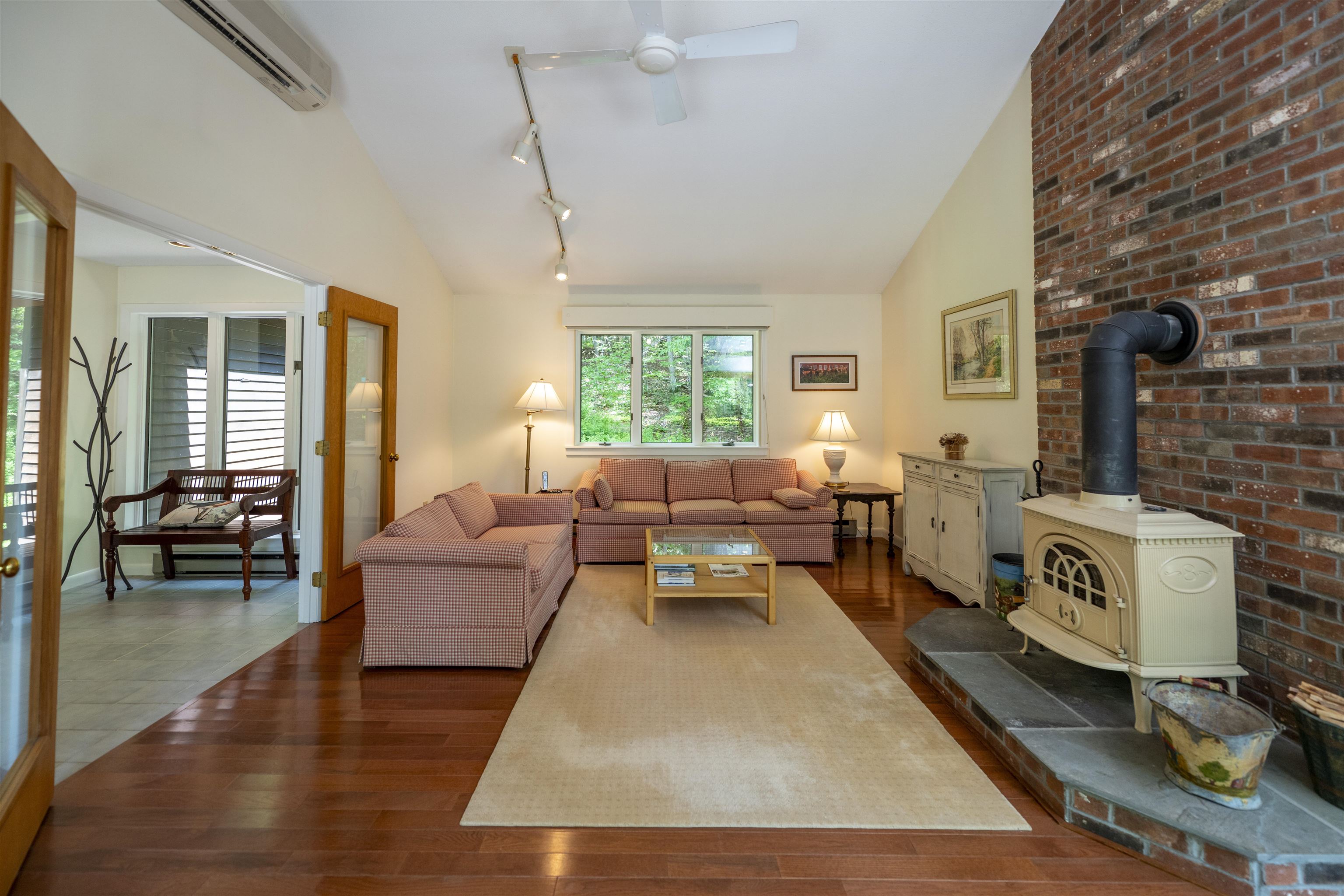 VILLAGE OF QUECHEE IN TOWN OF HARTFORD VT&nbsp;Home for sale $$490,000 | $304 per sq.ft.