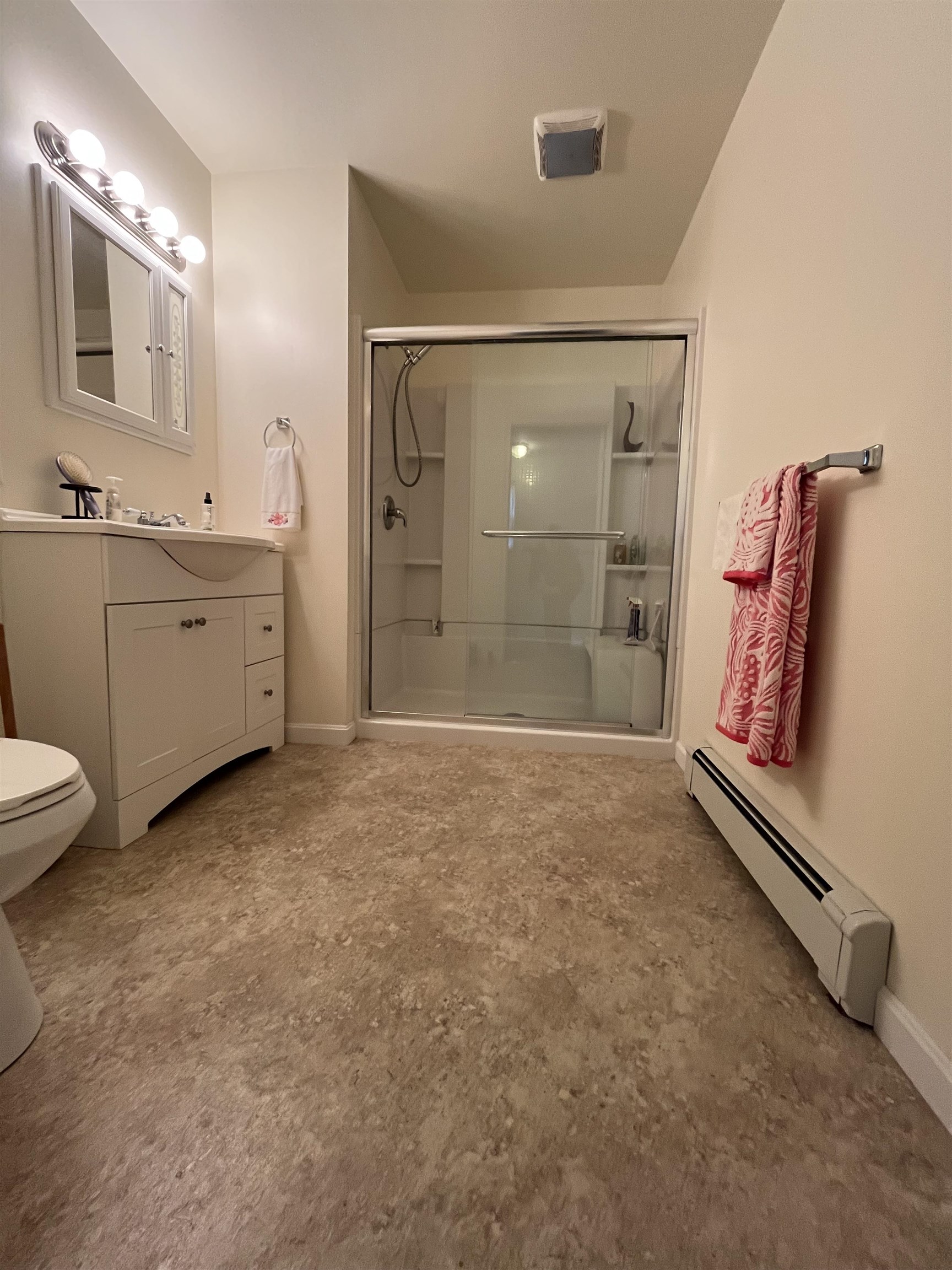 2nd floor 3/4 bath 25547682