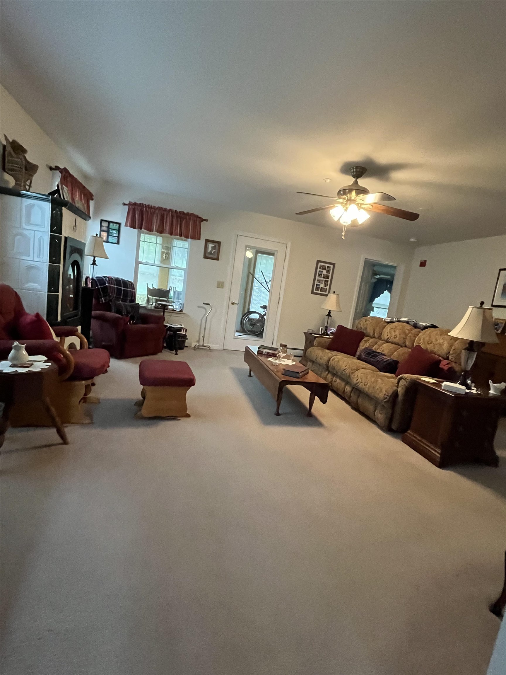 1st floor living room 25547673