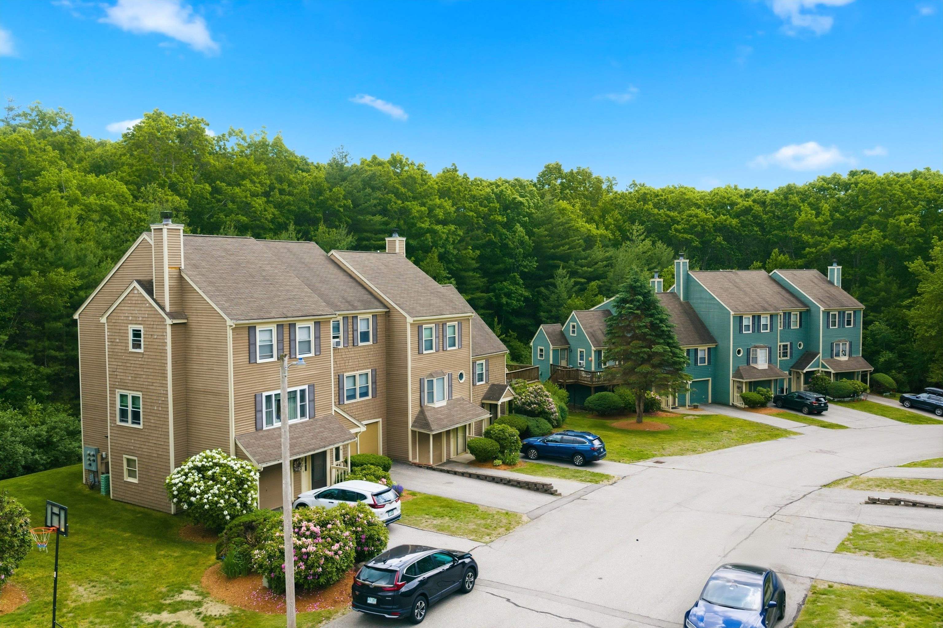 12 Walnut Cir, Merrimack, NH 03054