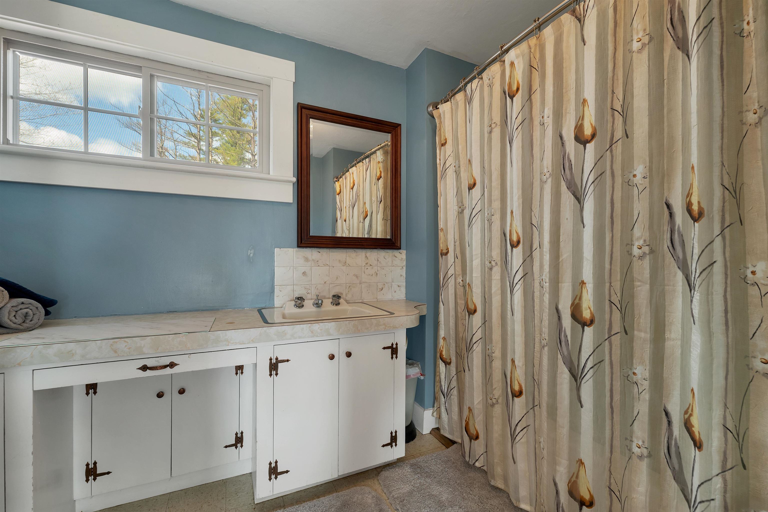 Second floor full bath