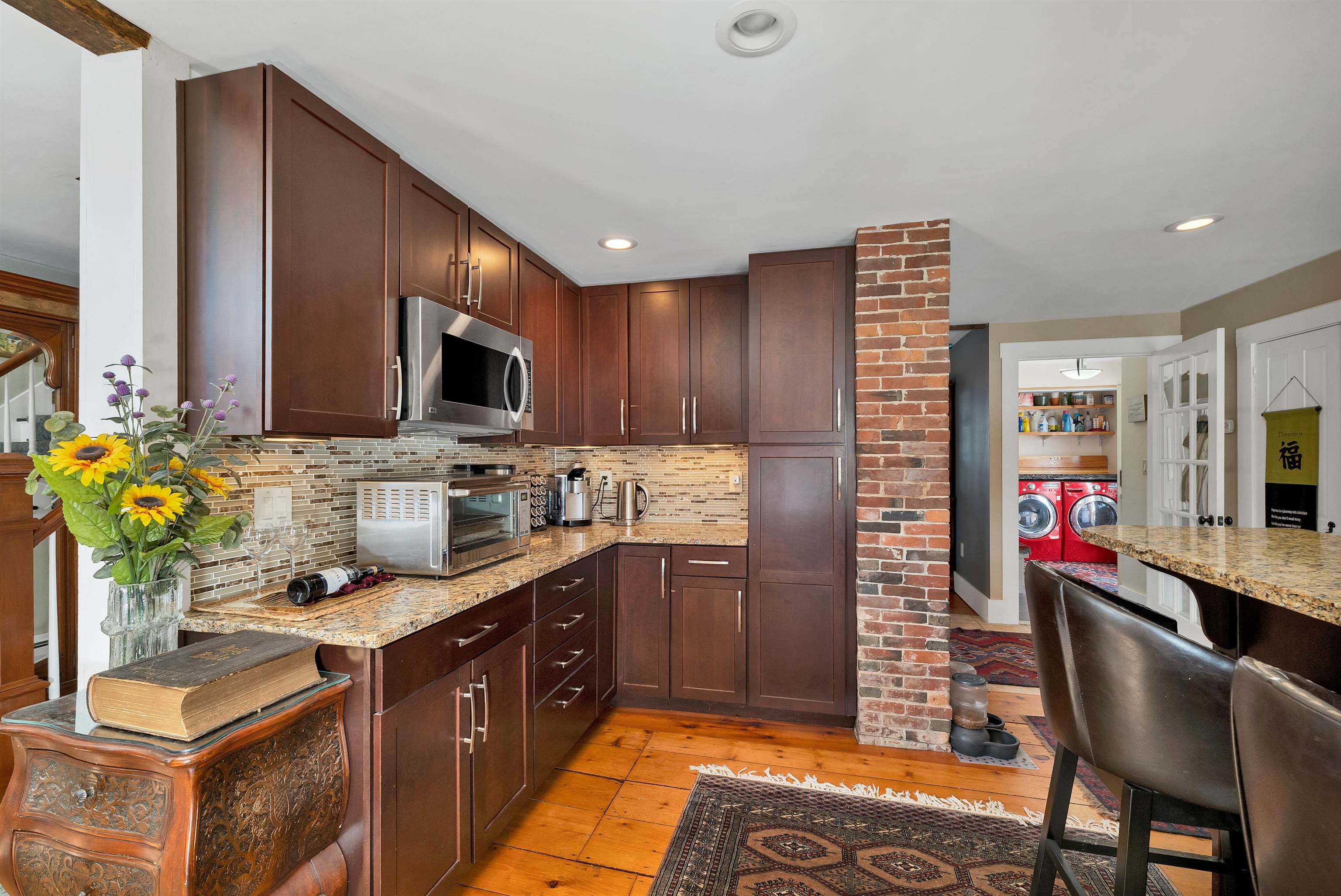 Lots of cabinets