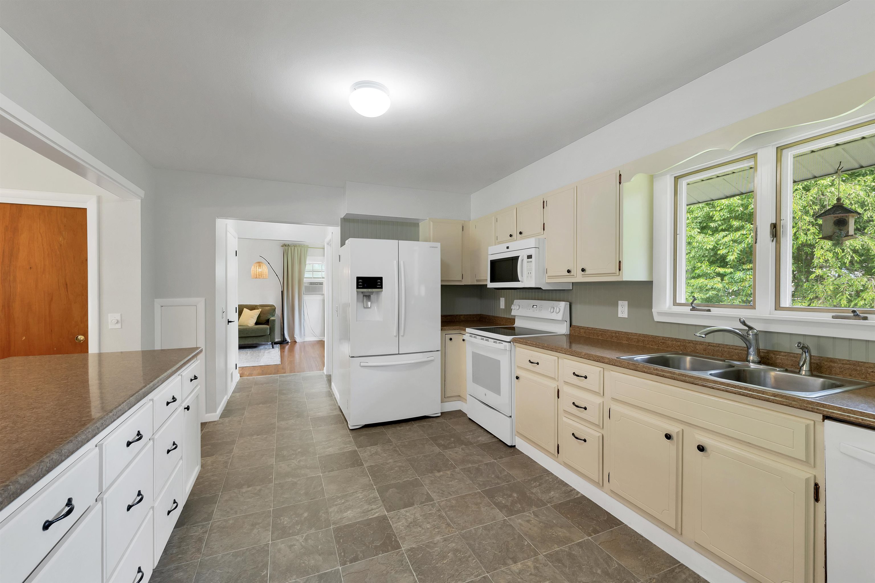 15 Fairview Ave, Pembroke, NH 03275