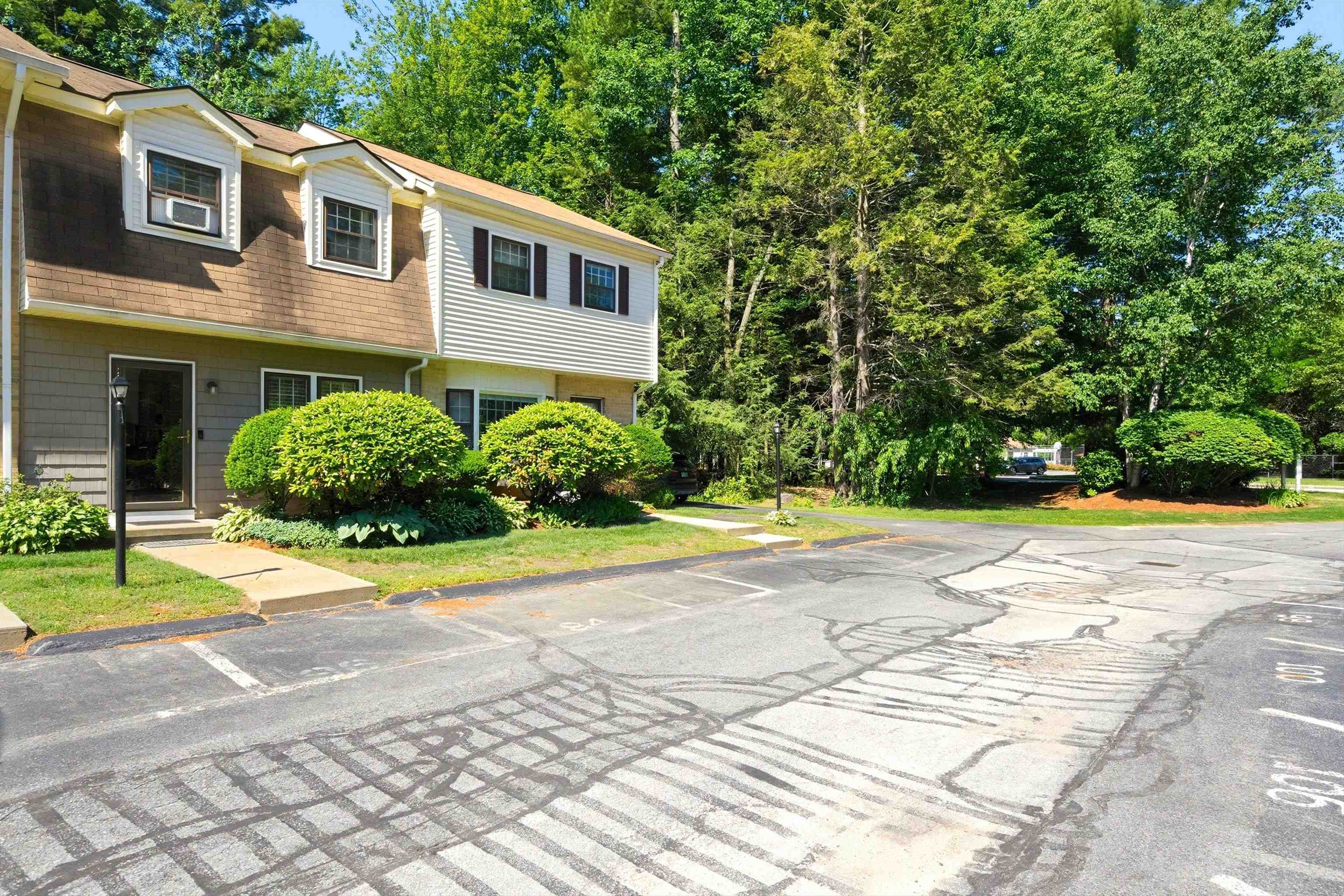 94 Golfview Dr, Manchester, NH 03102