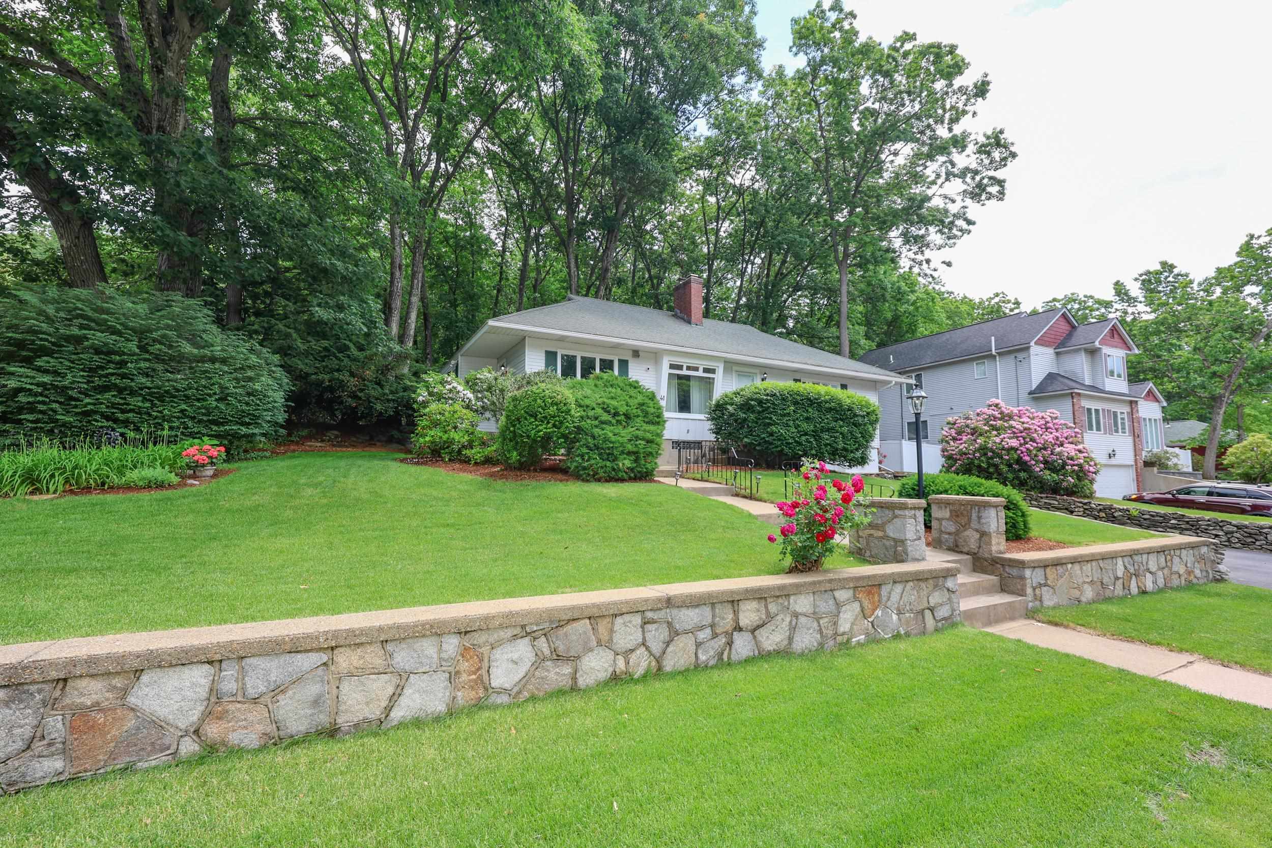 41 Bruce Rd, Manchester, NH 03104