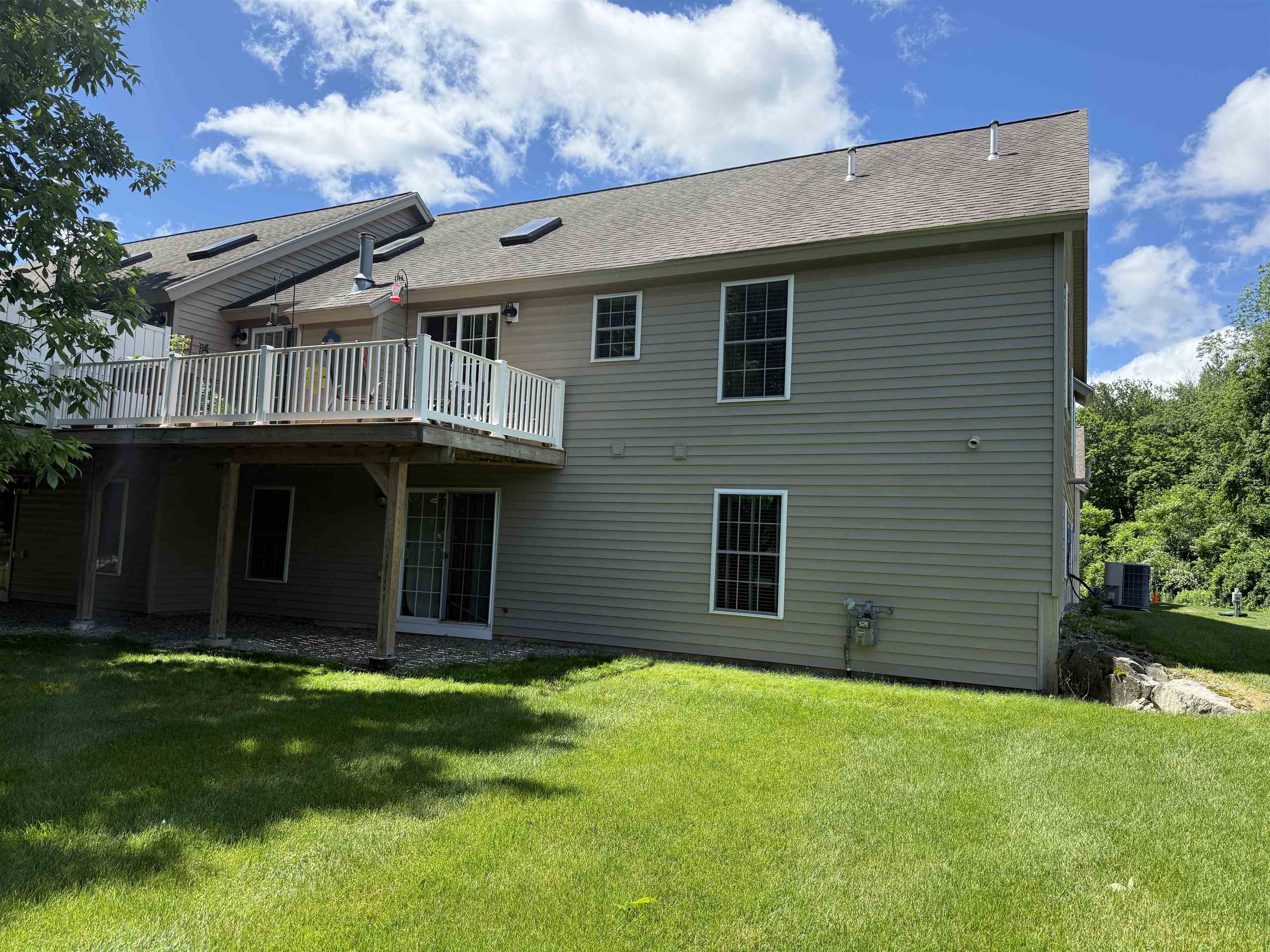 7 Maplevale Rd, East Kingston, NH 03827