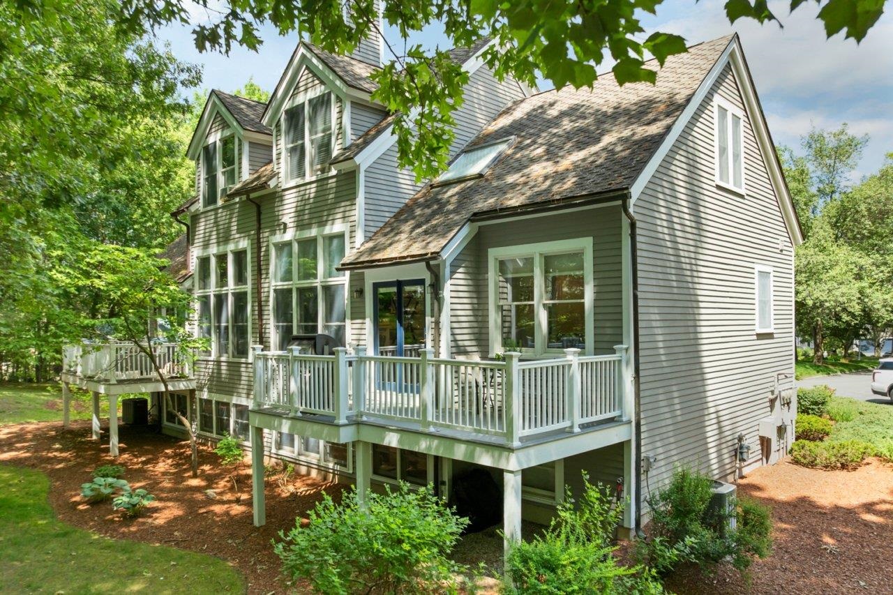 80 Cherry Hollow Rd, Nashua, NH 03062