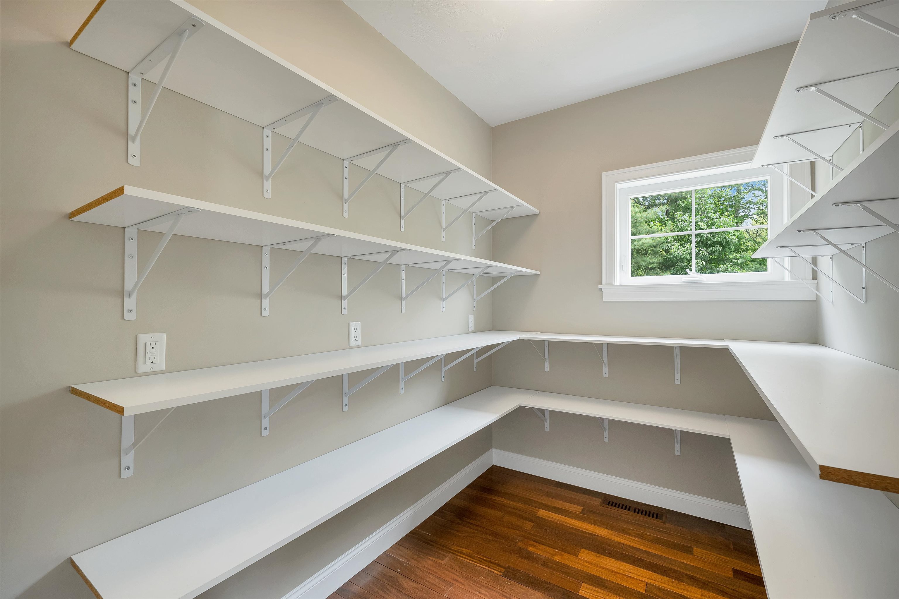 298a Dover Point Rd, Dover, NH 03820