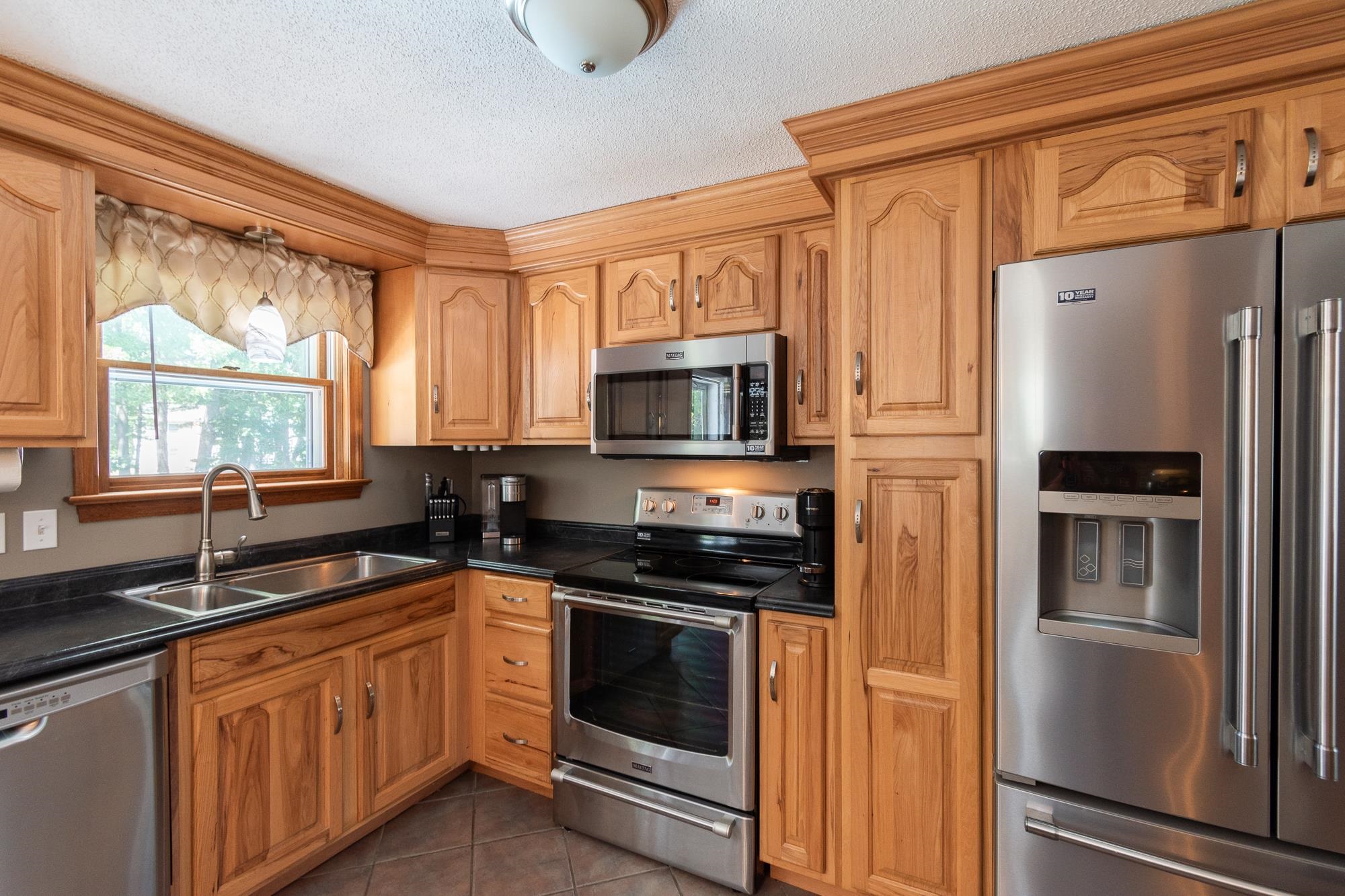 96 Ellingwood St, Manchester, NH 03103
