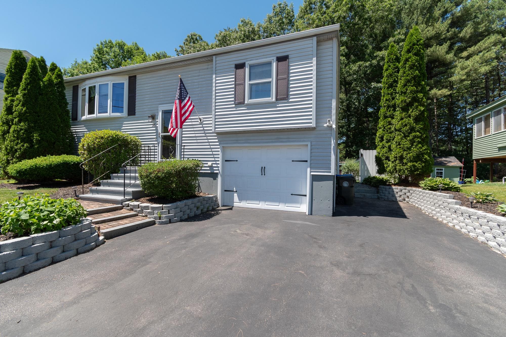 96 Ellingwood St, Manchester, NH 03103