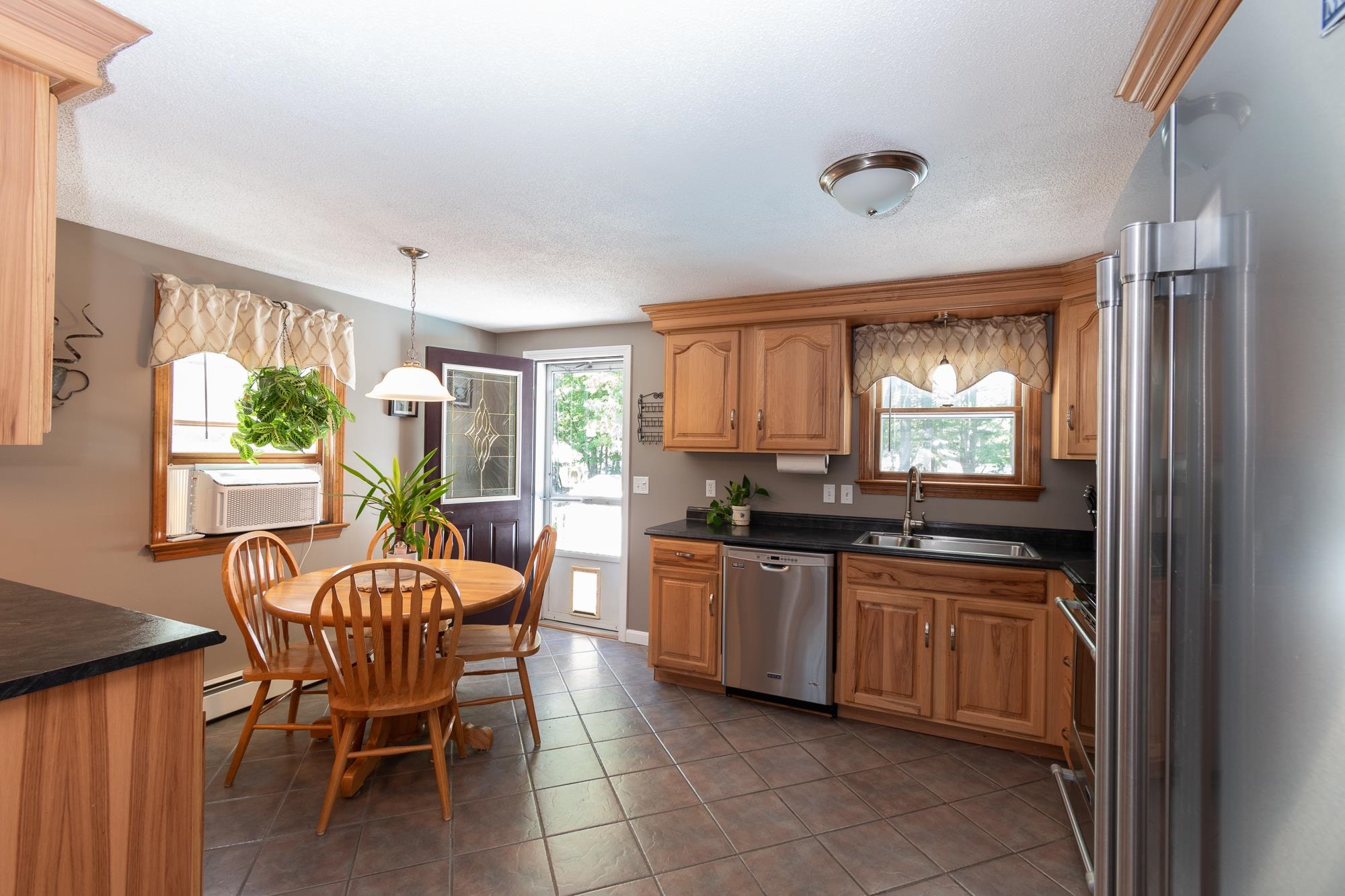 96 Ellingwood St, Manchester, NH 03103
