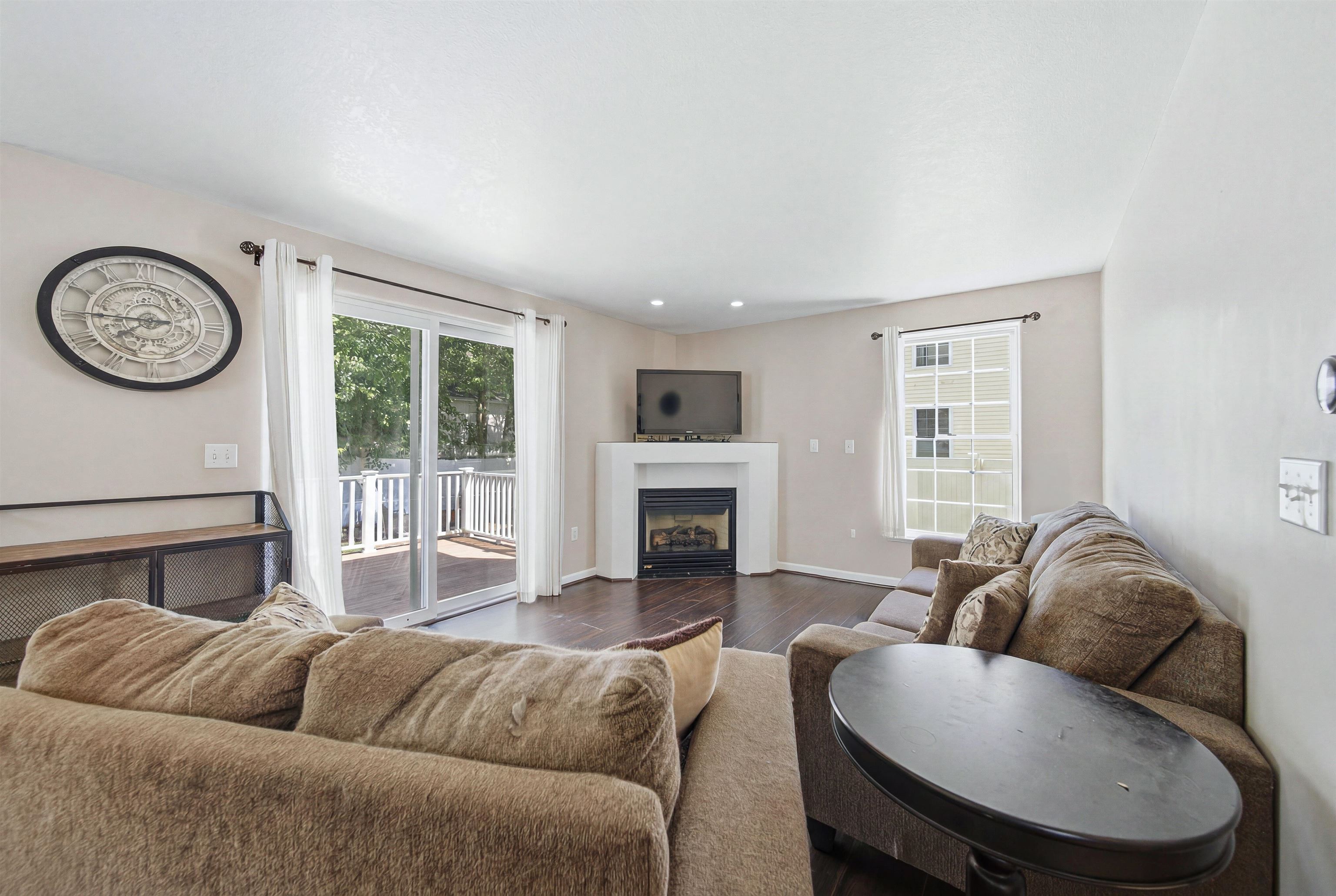12 Lamprey St, Newmarket, NH 03857