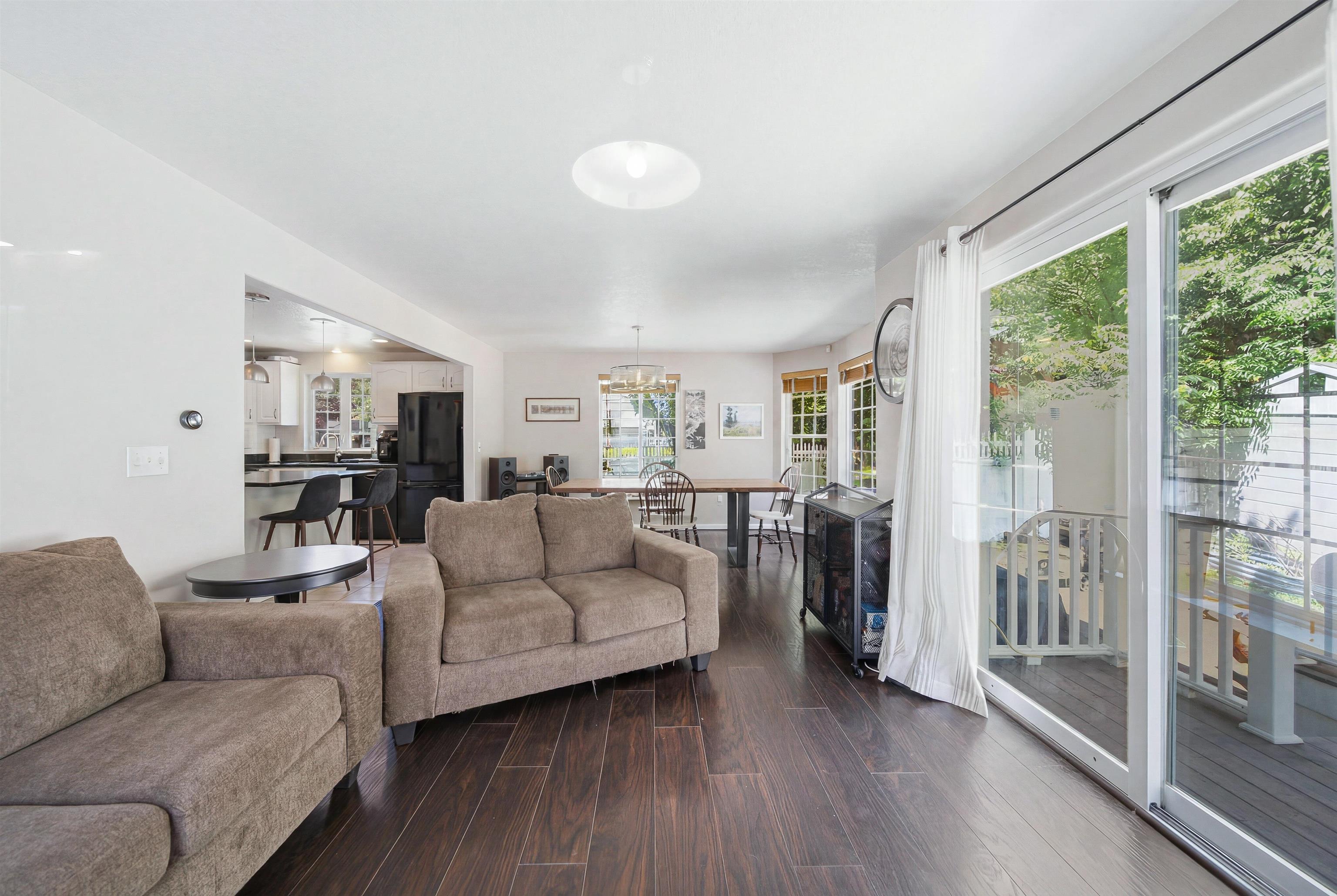 12 Lamprey St, Newmarket, NH 03857
