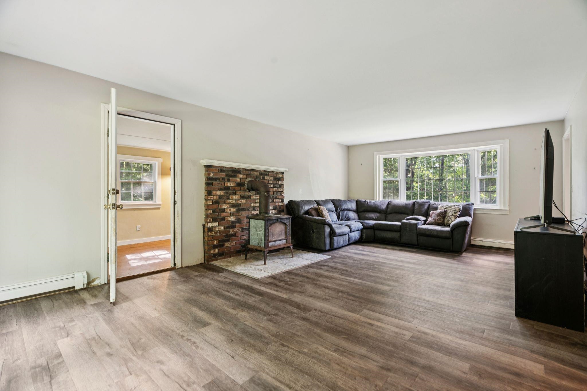 Living room looking into sunroom / office 25578165