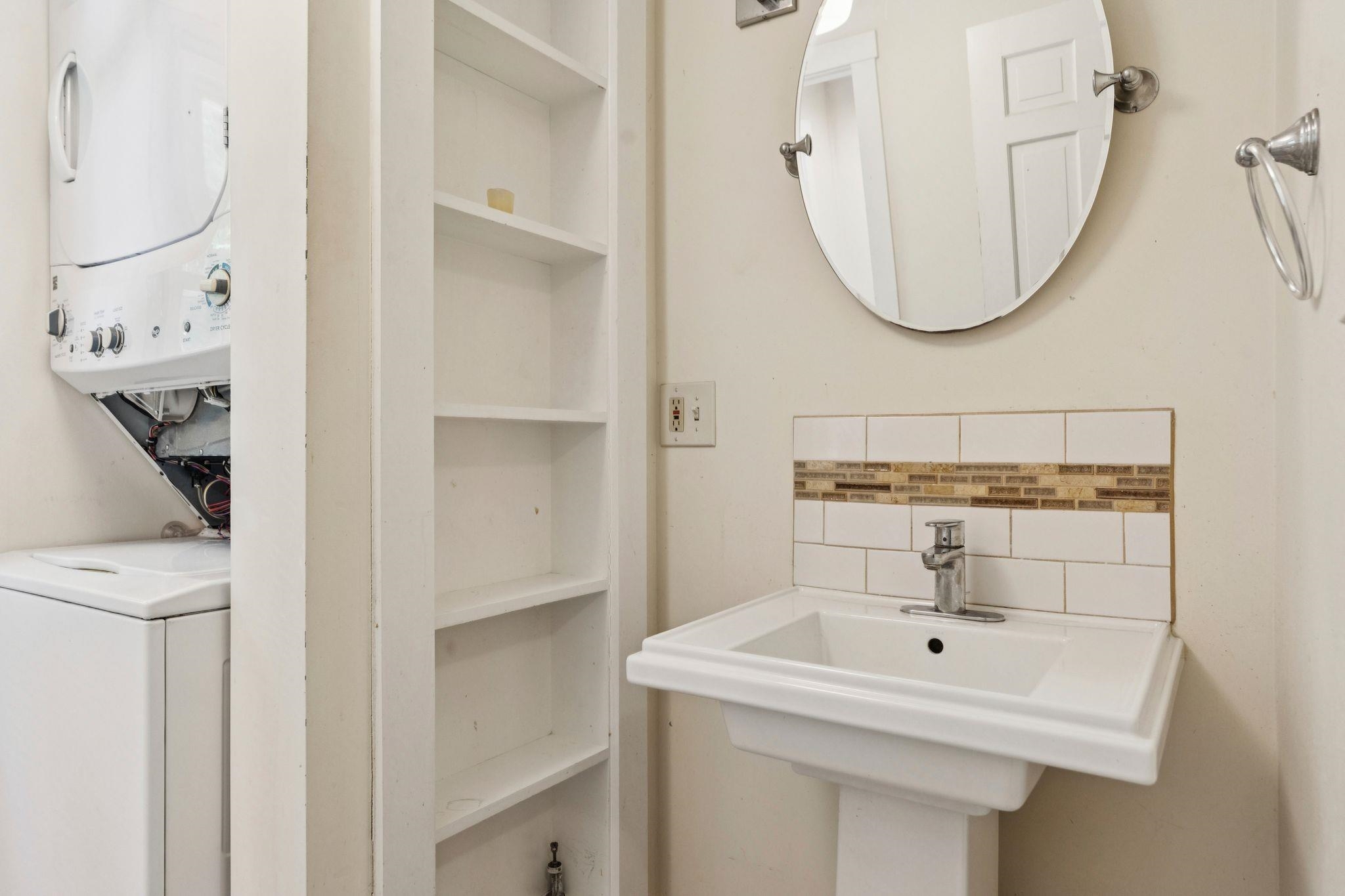Primary suite bathroom 25578169