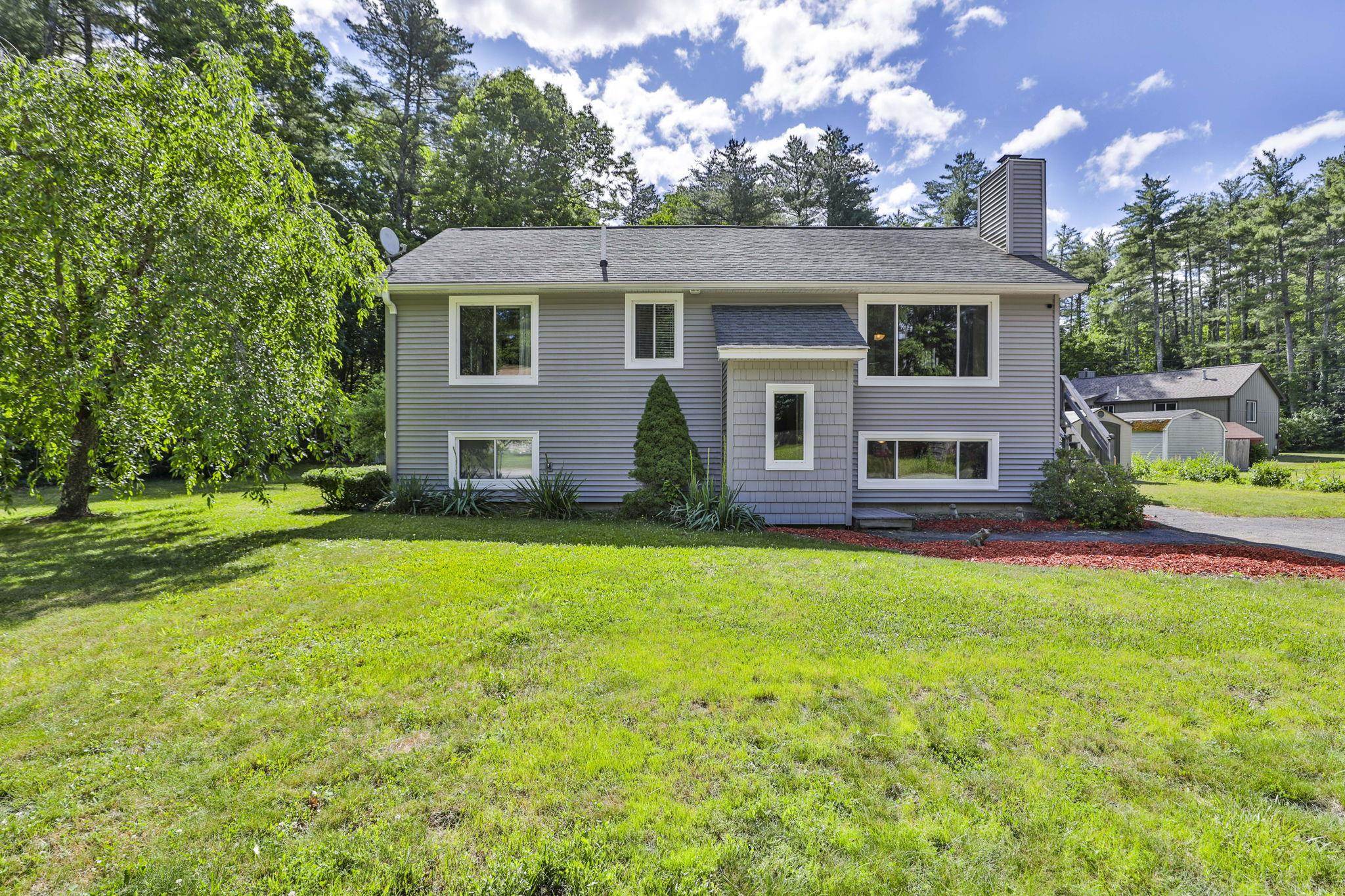 3 Friar Tuck Ct, Merrimack, NH 03054
