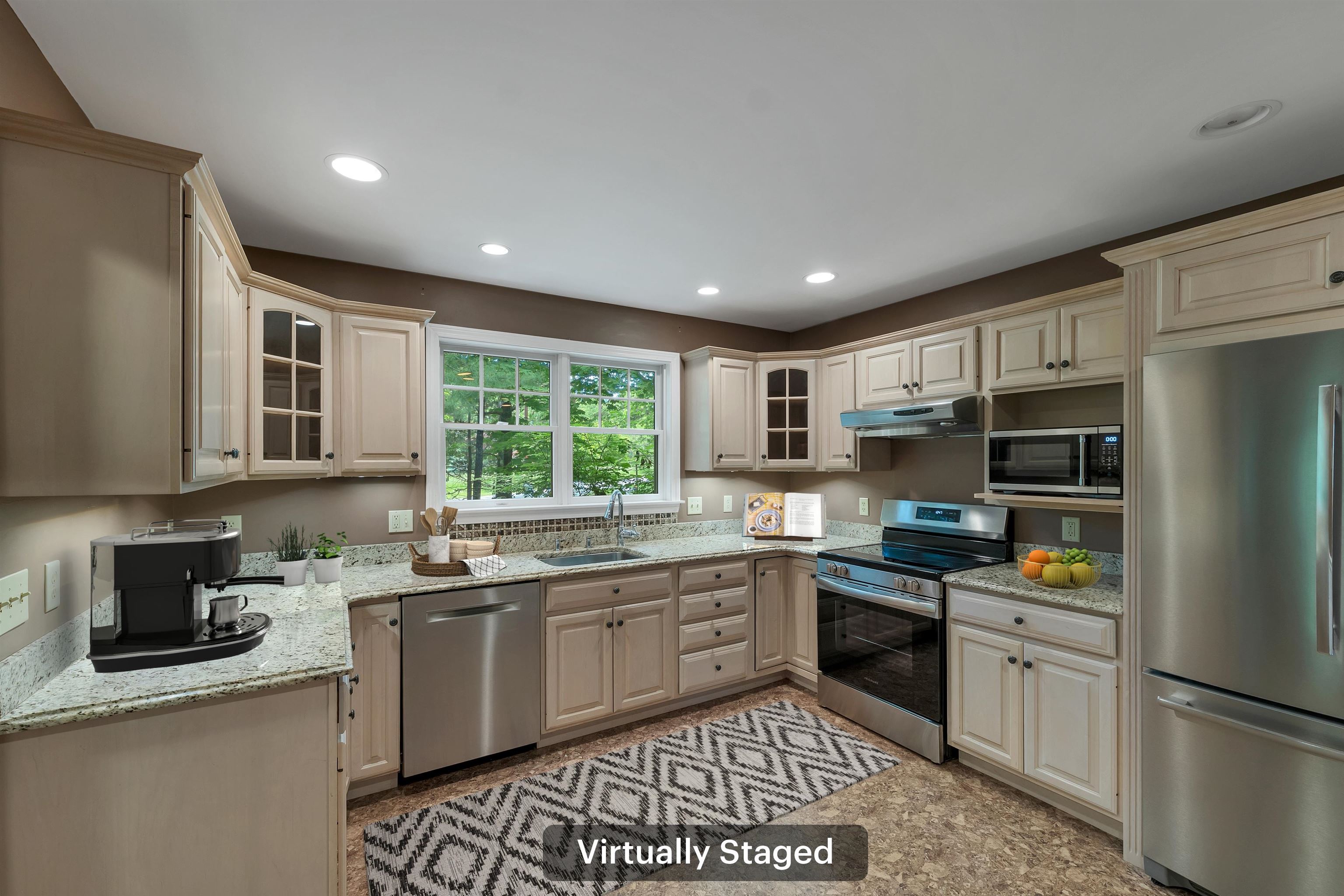 10 Shaws Ln, Dover, NH 03820