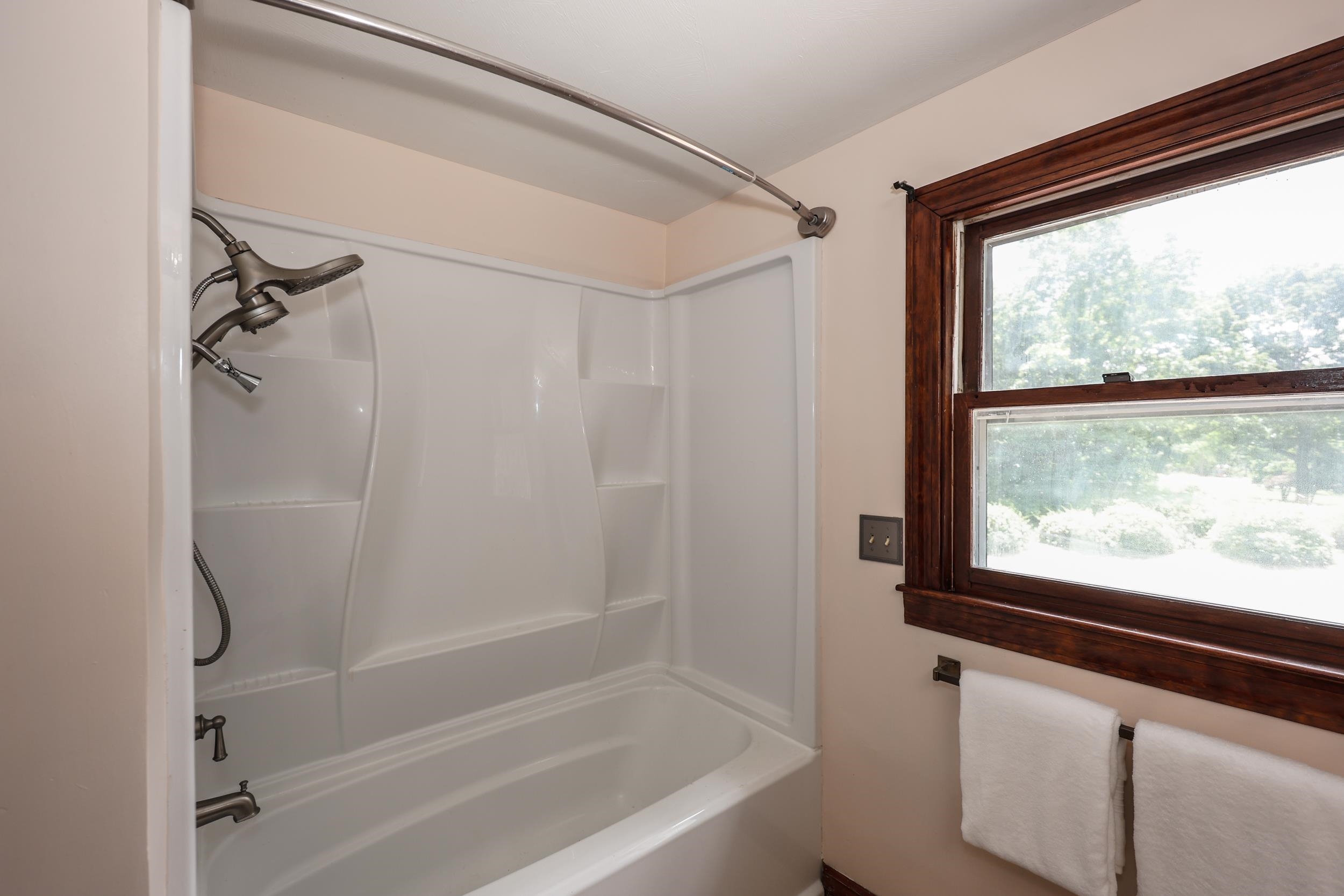 3 Mockingbird Ln, Hudson, NH 03051